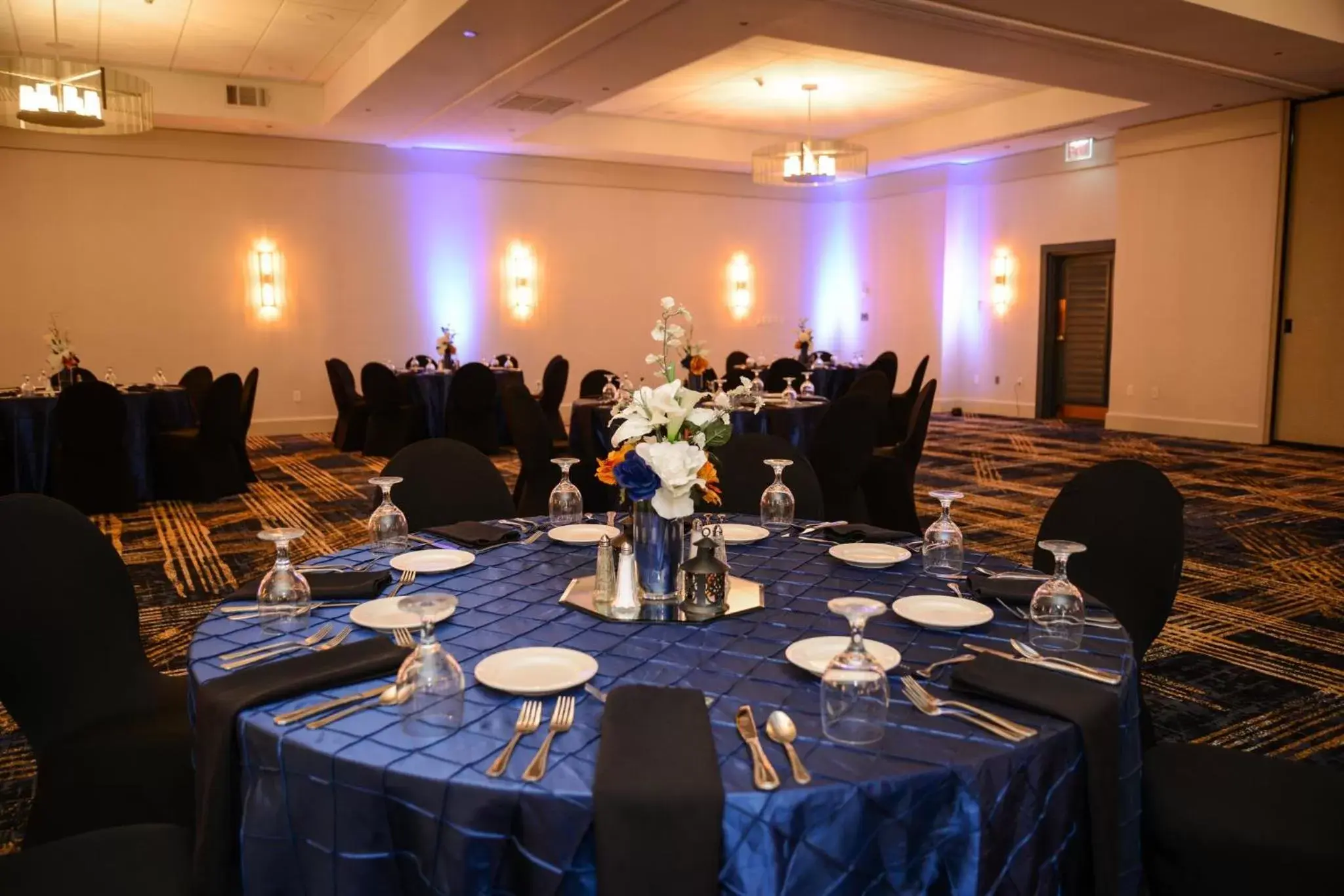 Banquet/Function facilities, Restaurant/Places to Eat in Crowne Plaza Jacksonville Airport, an IHG Hotel