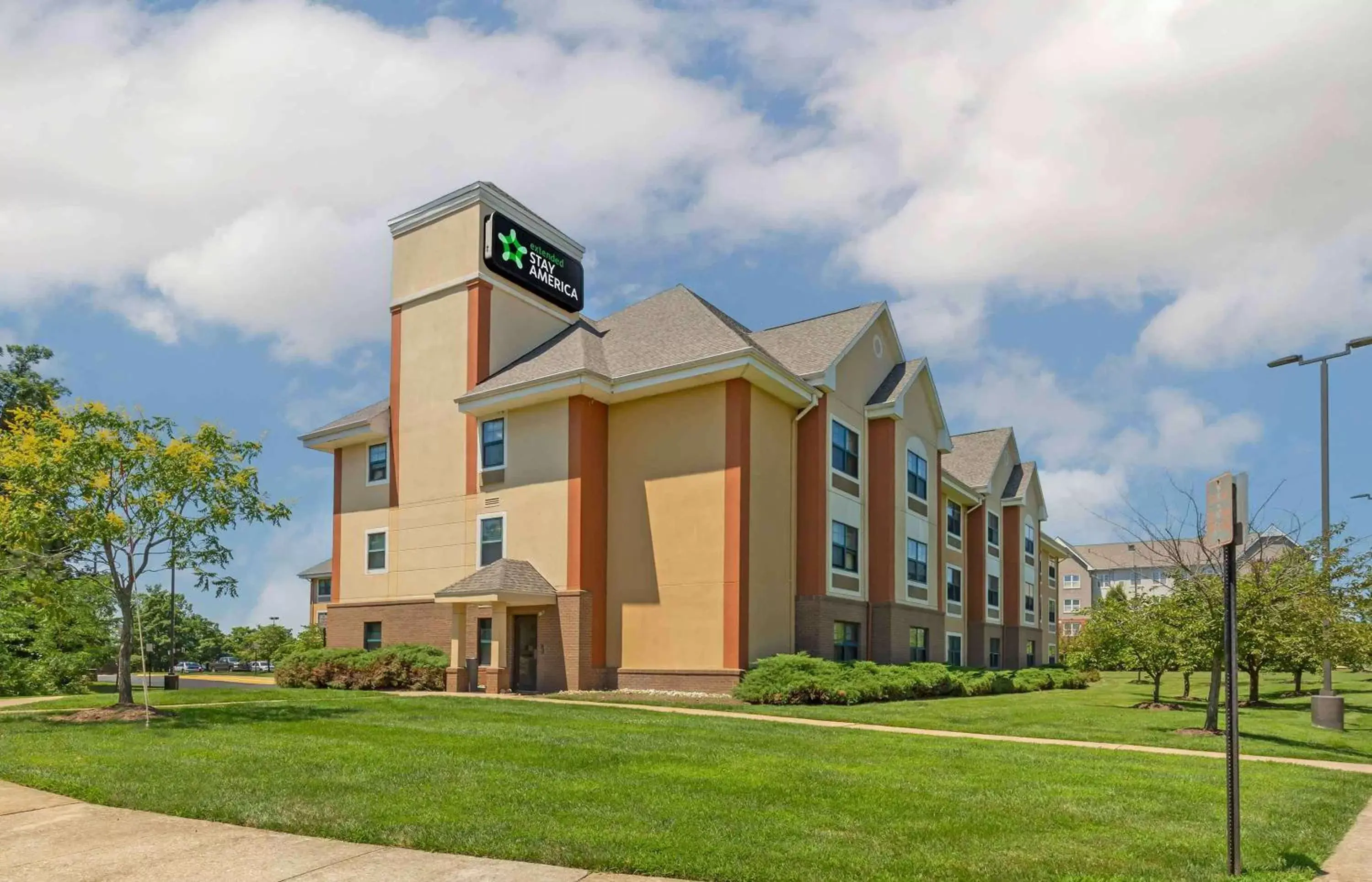 Property Building in Extended Stay America Suites - Washington, DC - Chantilly - Dulles South