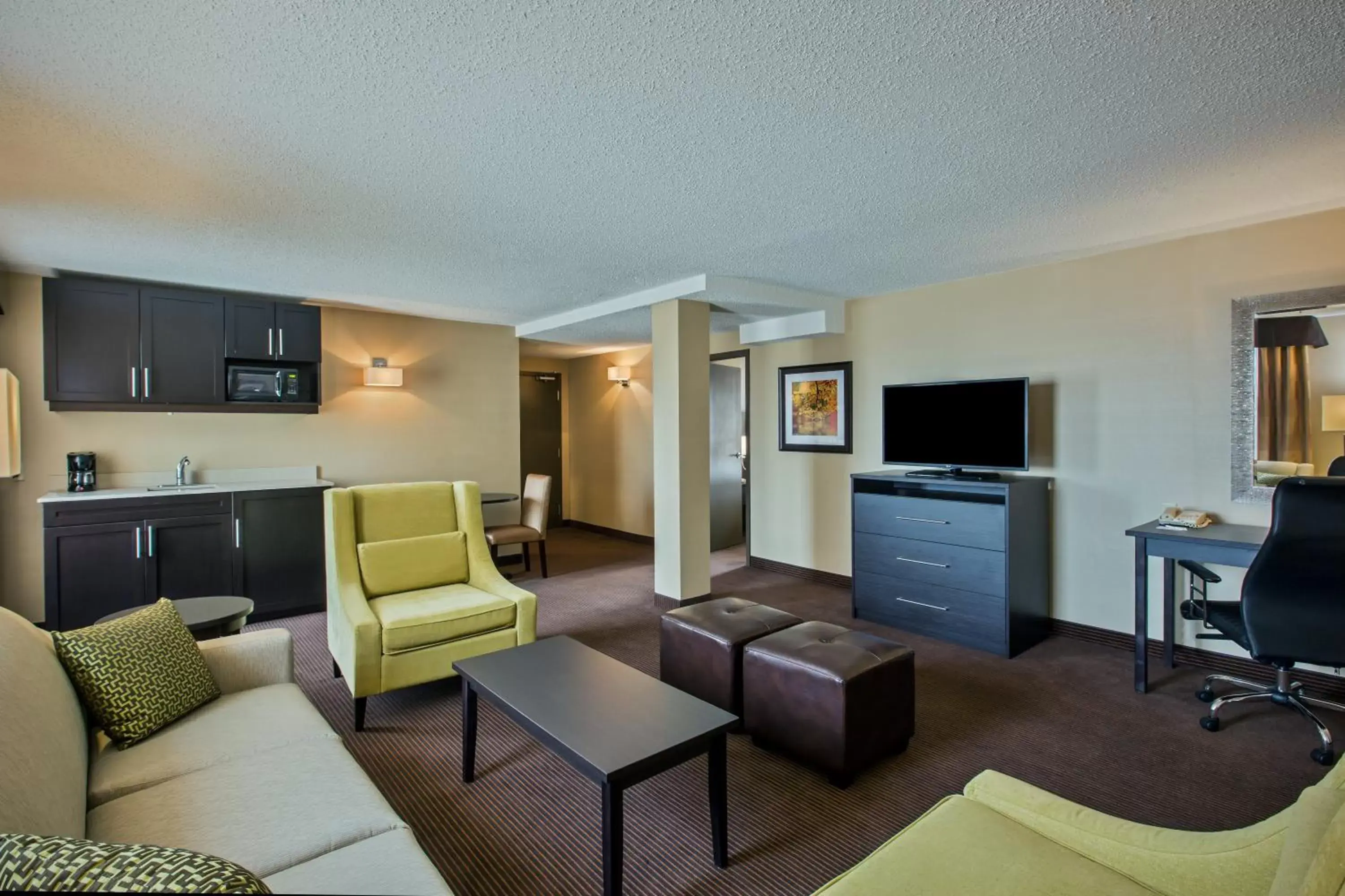 Photo of the whole room, Seating Area in Holiday Inn Express & Suites Regina Downtown, an IHG Hotel