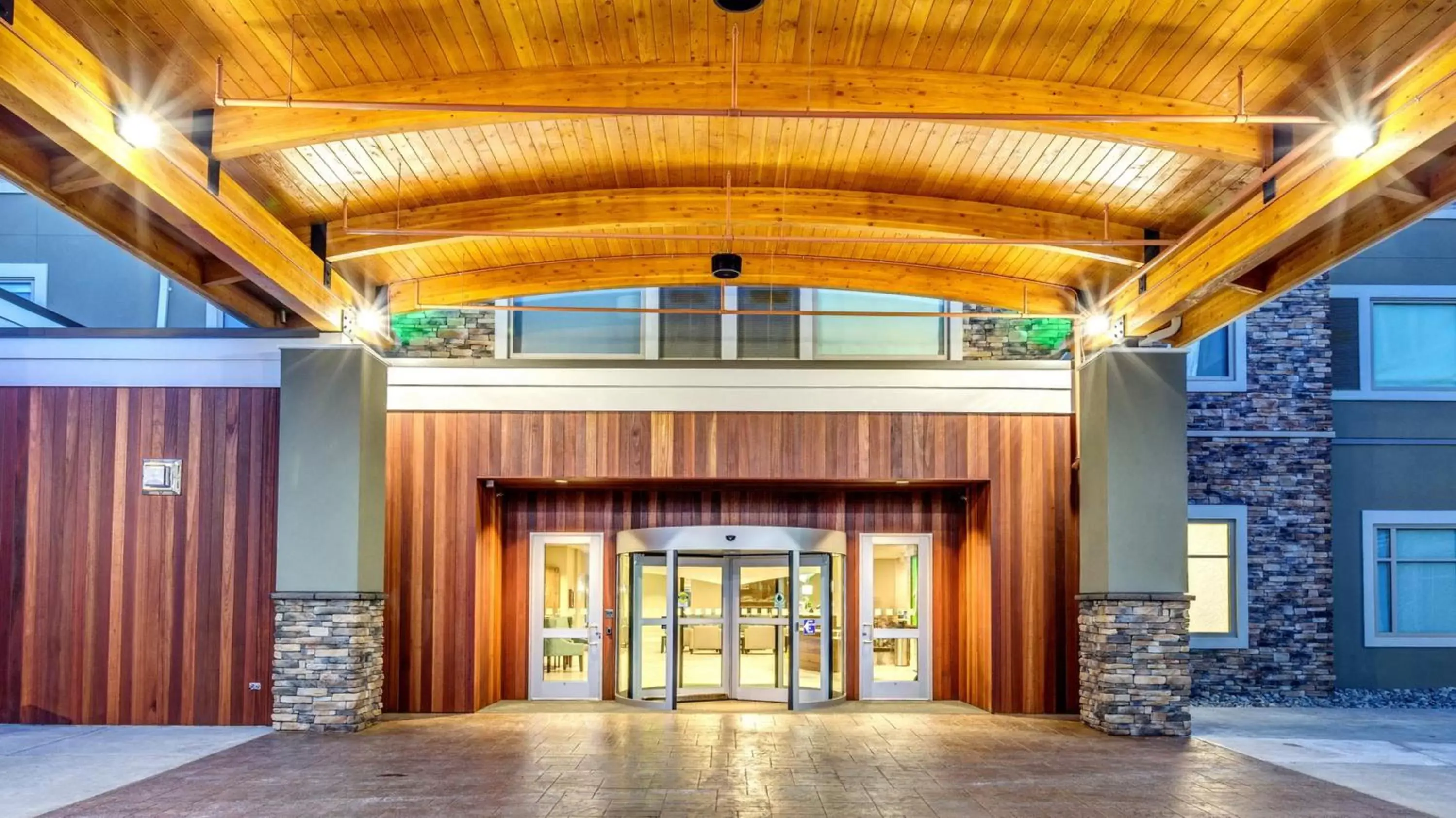 Property building in Holiday Inn Bellingham, an IHG Hotel