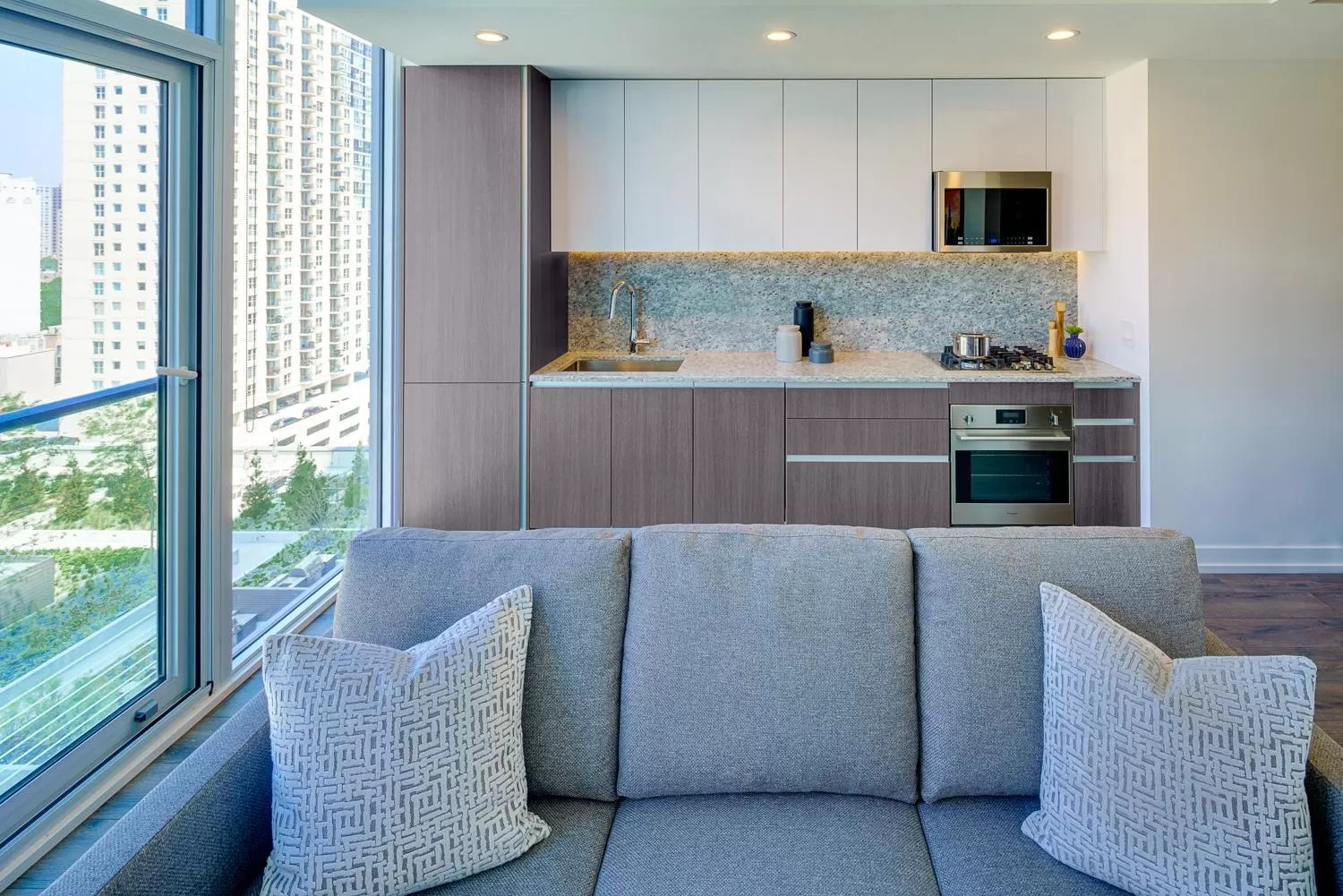 Kitchen or kitchenette in Level Chicago - Old Town