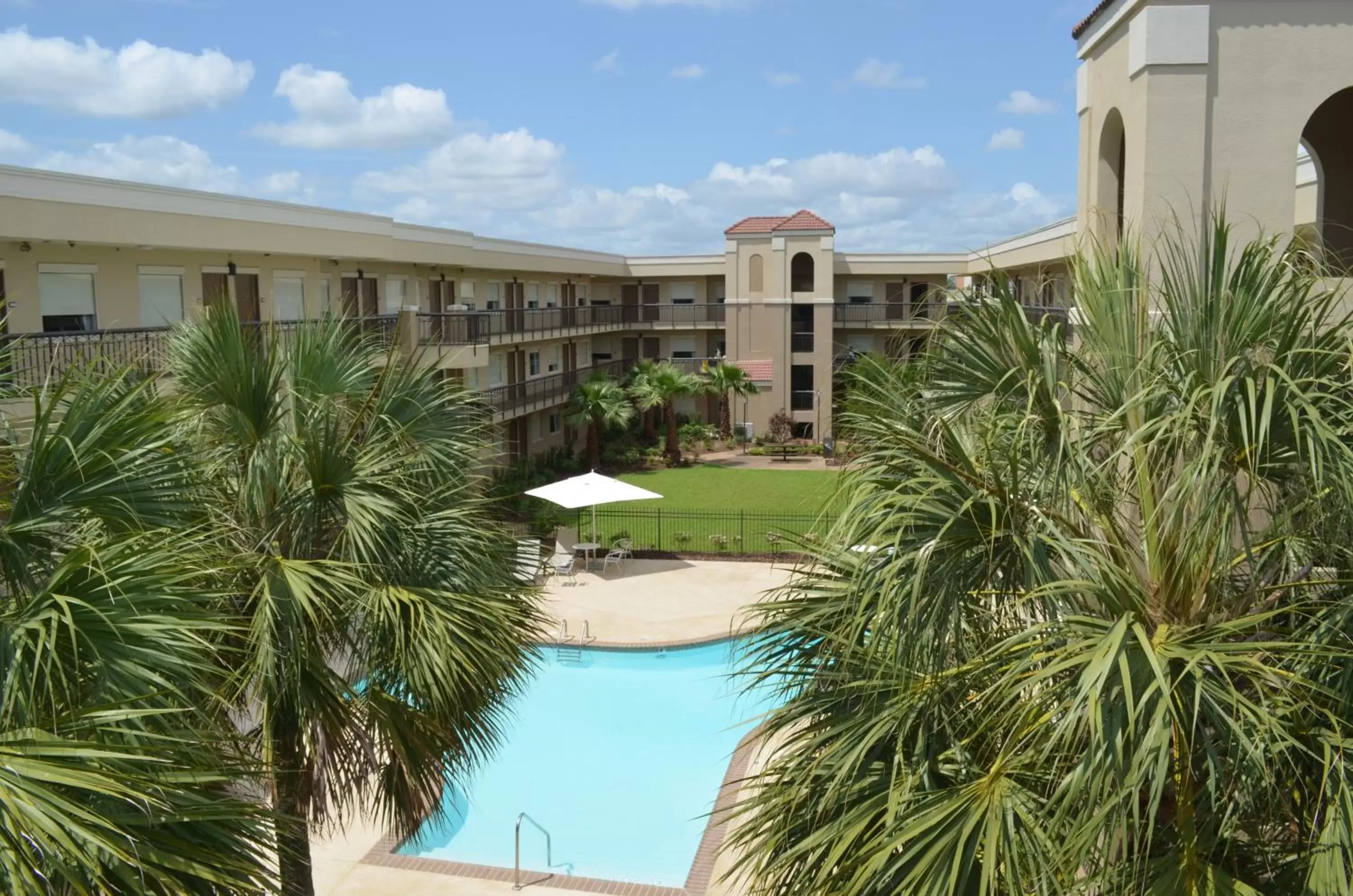 Swimming pool, Pool View in Comfort Suites Medical District near Mall of Louisiana