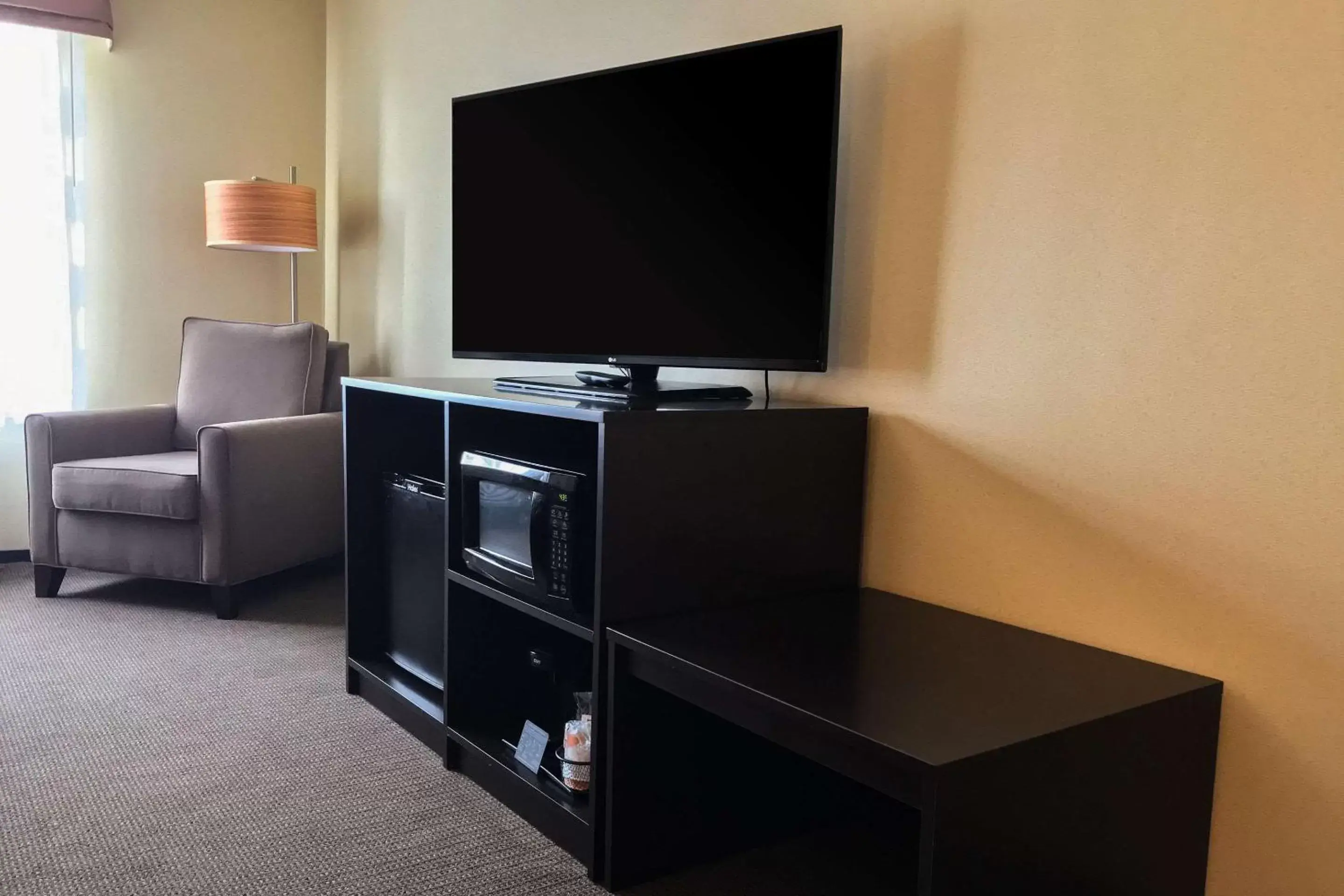 Photo of the whole room, TV/Entertainment Center in Sleep Inn & Suites Shepherdsville Louisville South