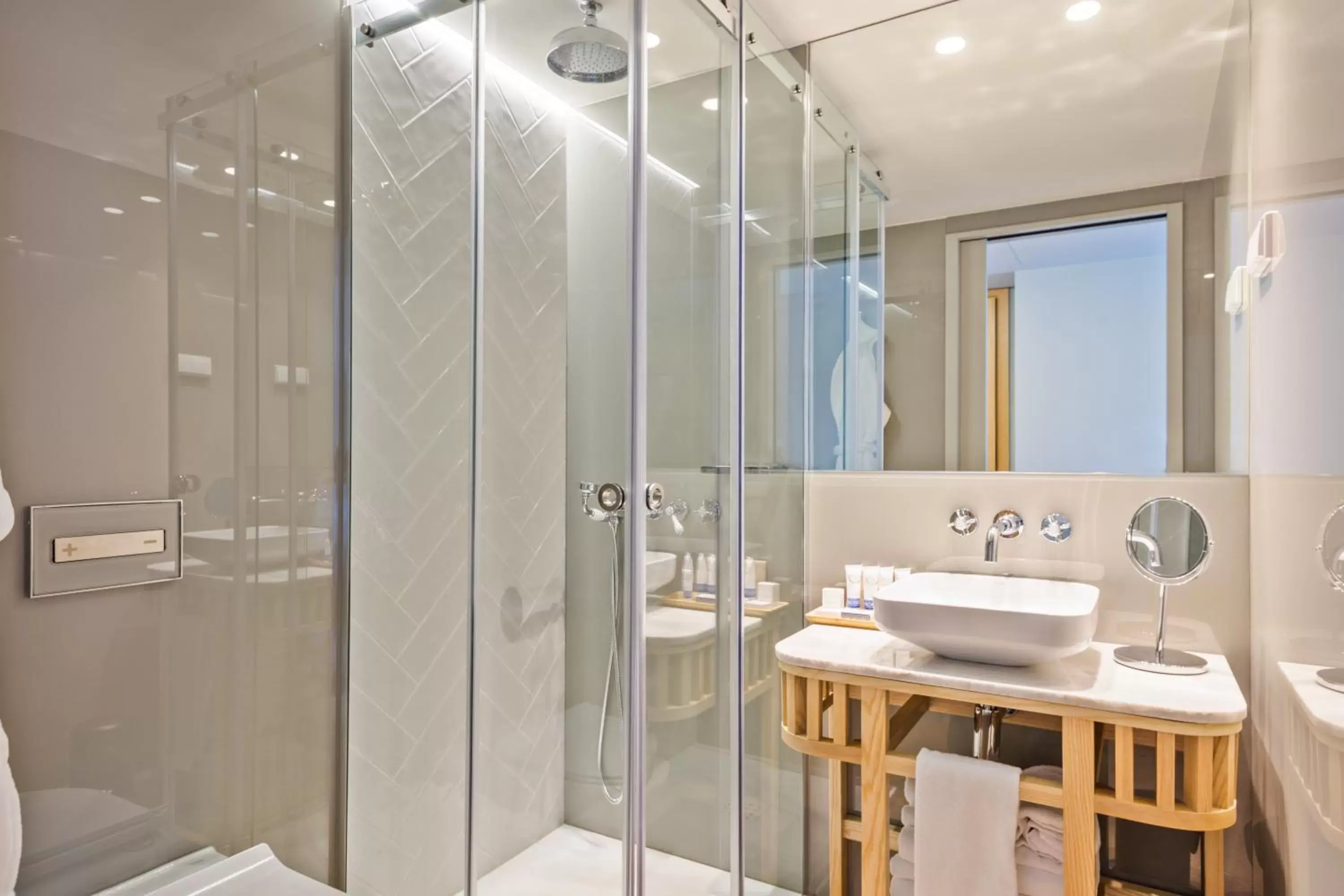 Bathroom in Pur Oporto Boutique Hotel by actahotels Bathroom in Pur Oporto Boutique Hotel by actahotels