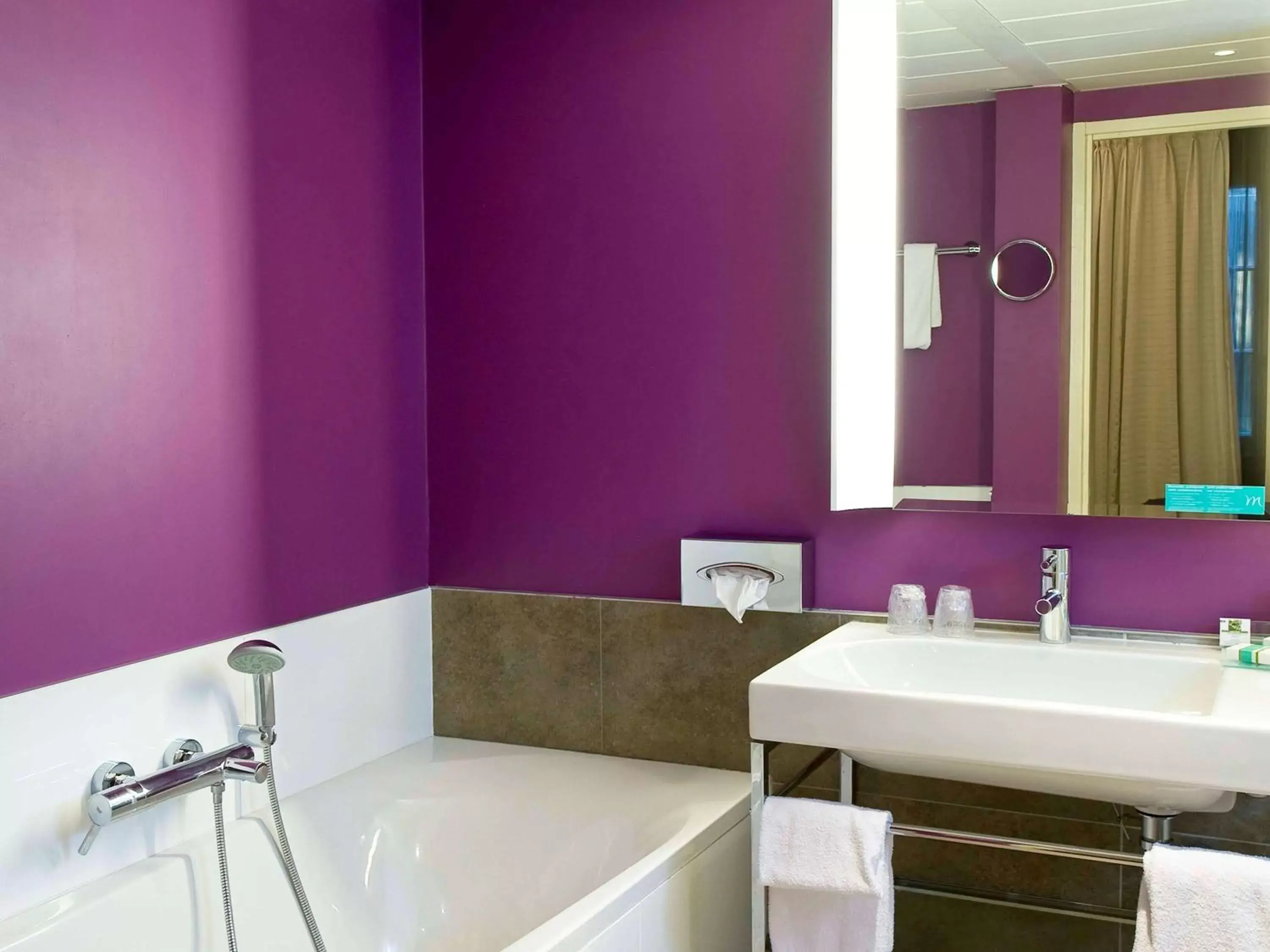 Photo of the whole room, Bathroom in Mercure Carcassonne La Cité - entièrement rénové
