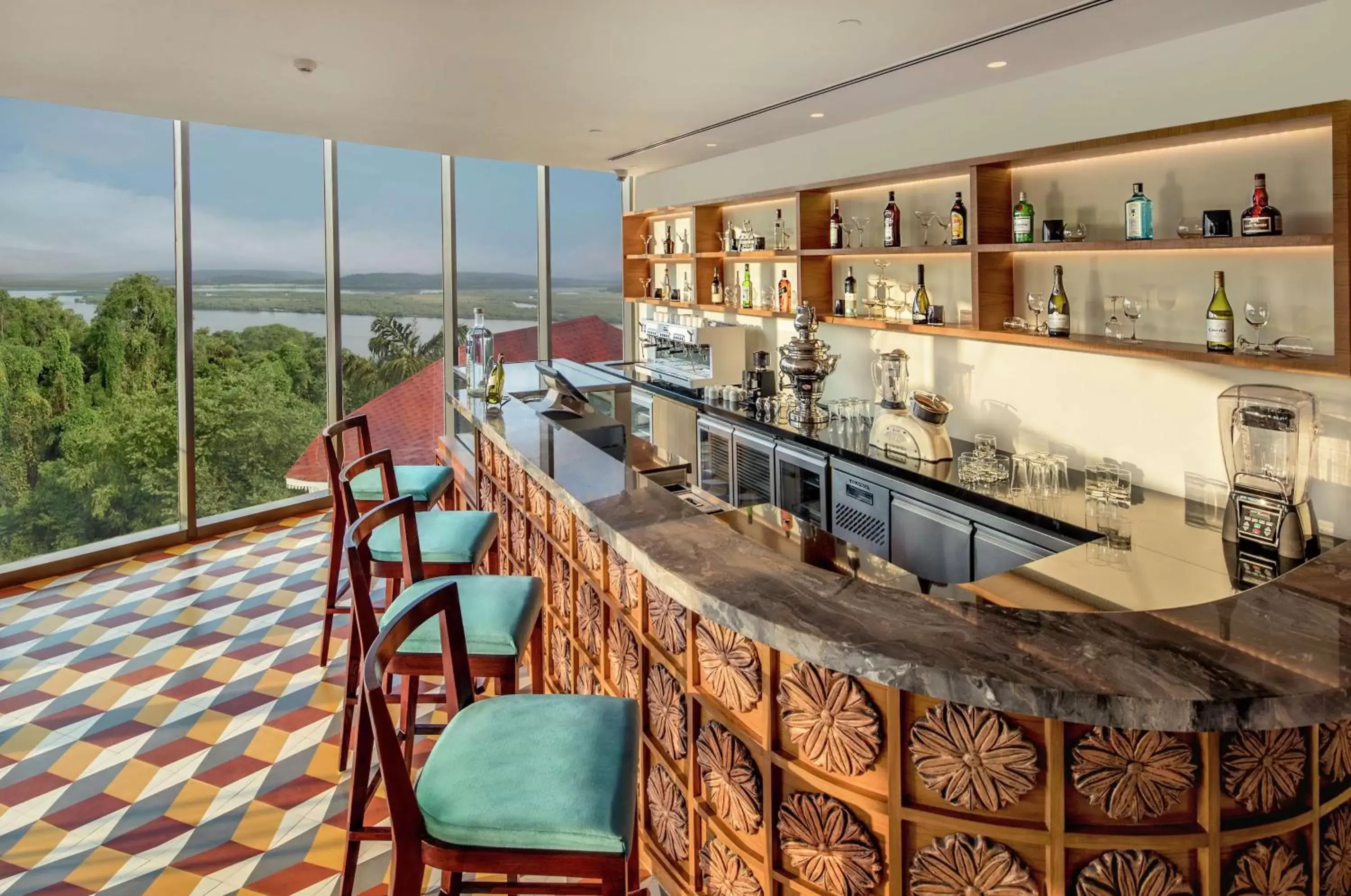 Lounge or bar in DoubleTree by Hilton Goa - Panaji