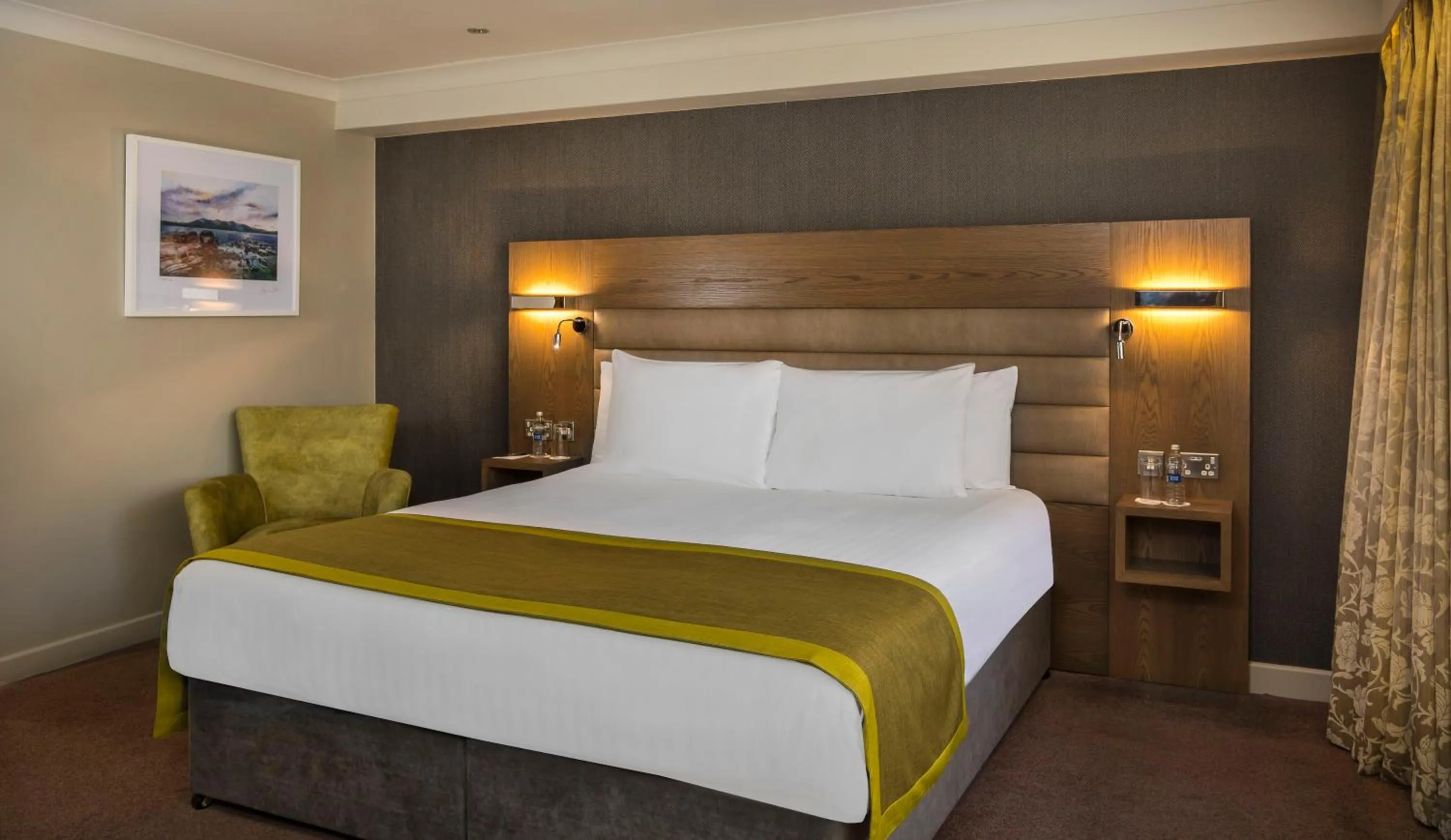 Bed in Bonnington Hotel & Leisure Centre