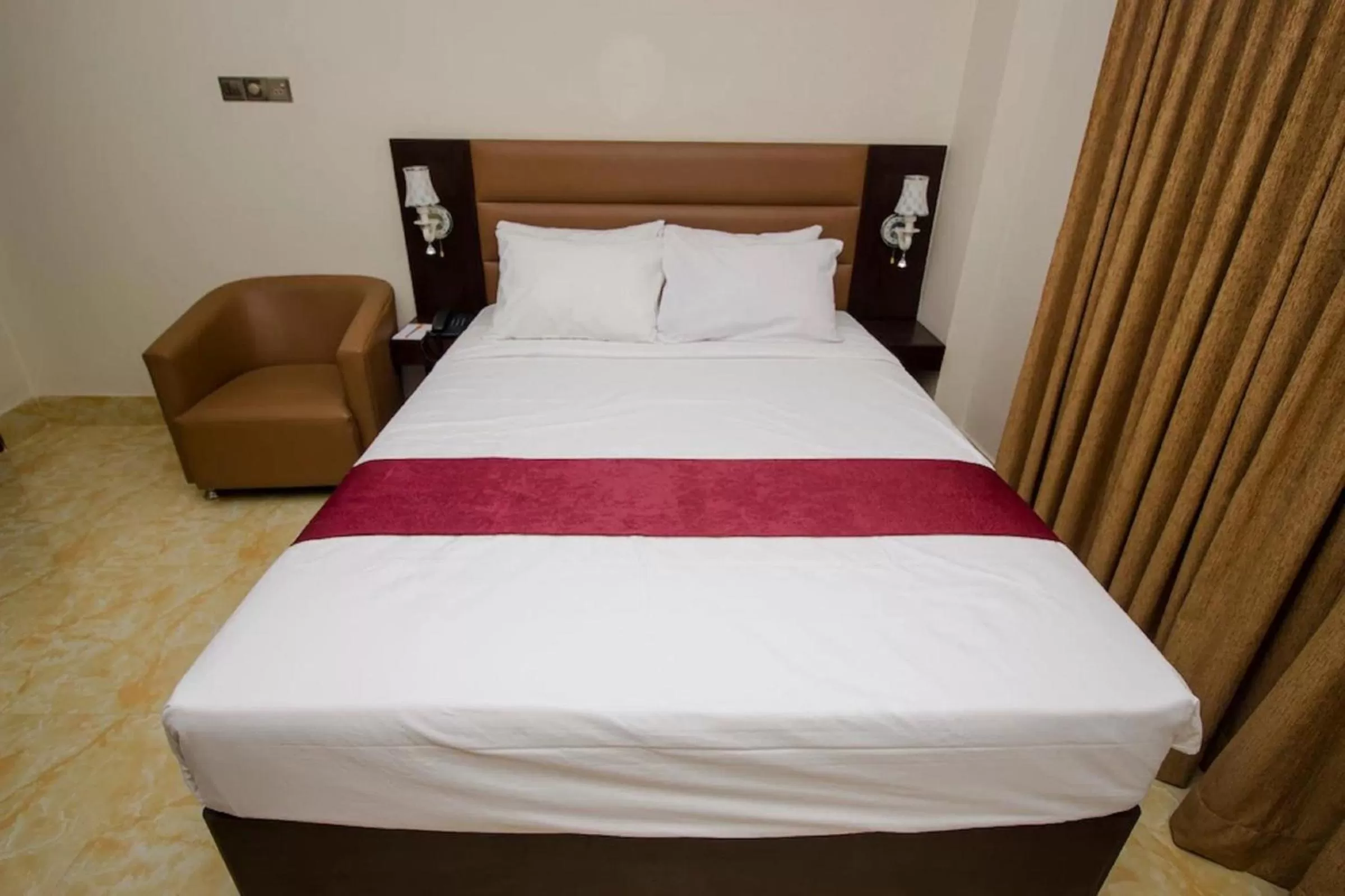 Bed in Hotel Gulshan Lake View