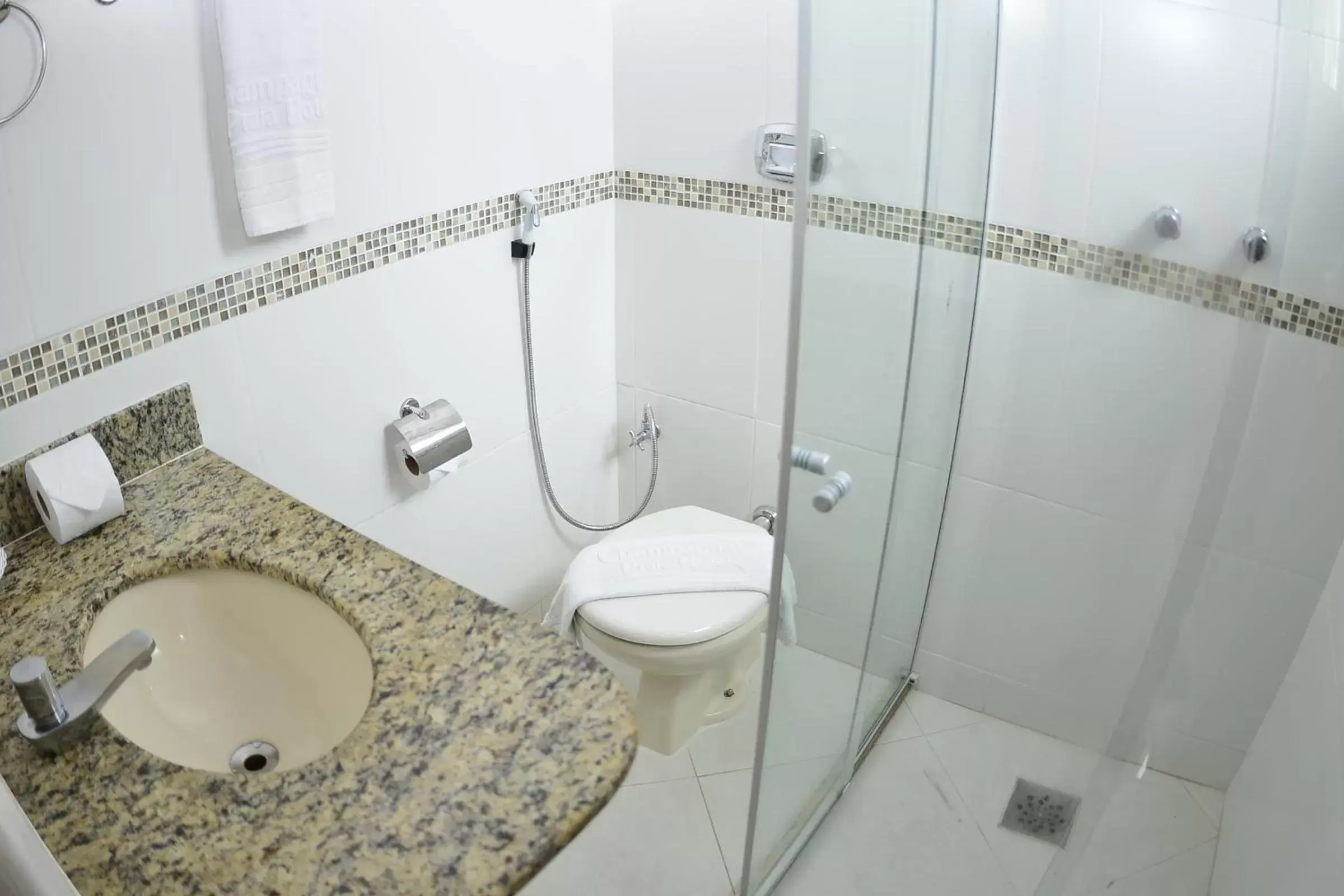 Bathroom in Champagnat Praia Hotel