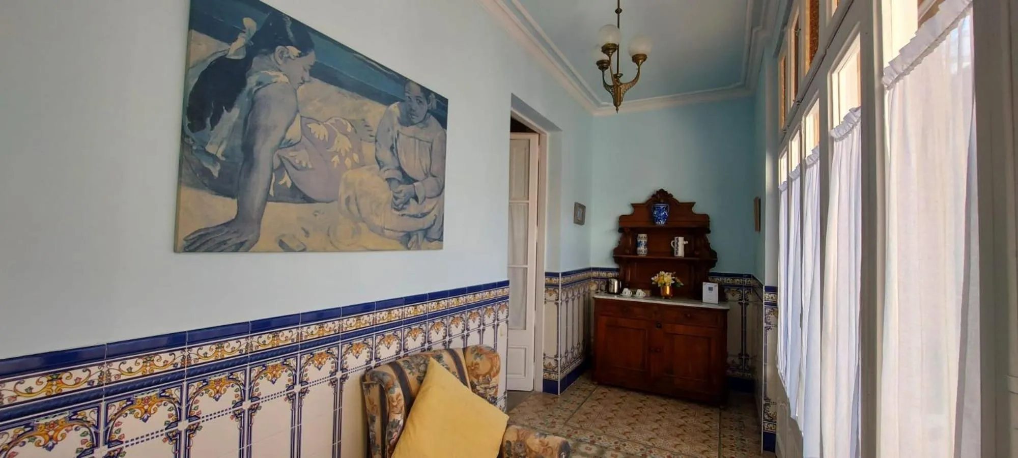 Photo of the whole room in Hotel Noucentista