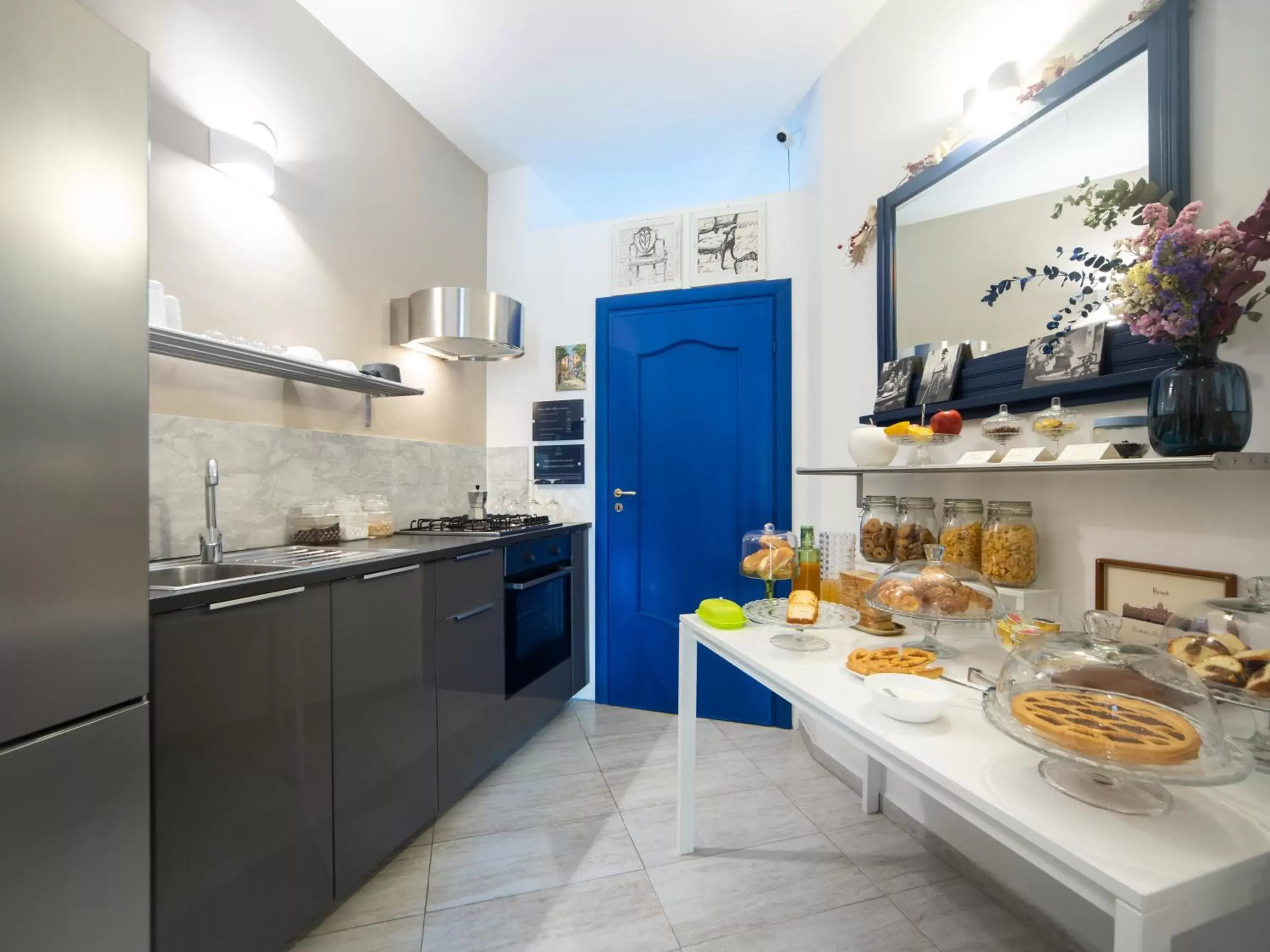 Communal kitchen, Kitchen/Kitchenette in Salotto Borbonico