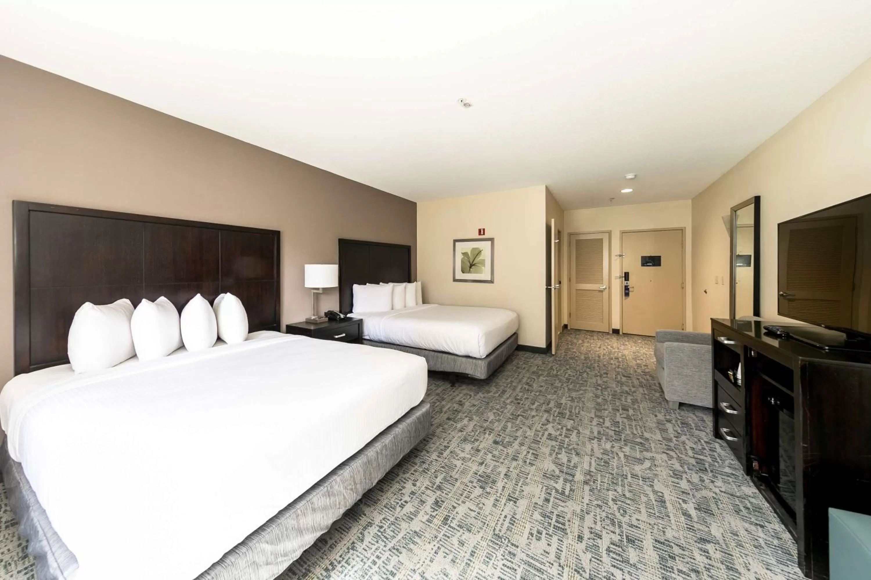 Bedroom in Best Western Inn & Suites San Diego Zoo -SeaWorld Area