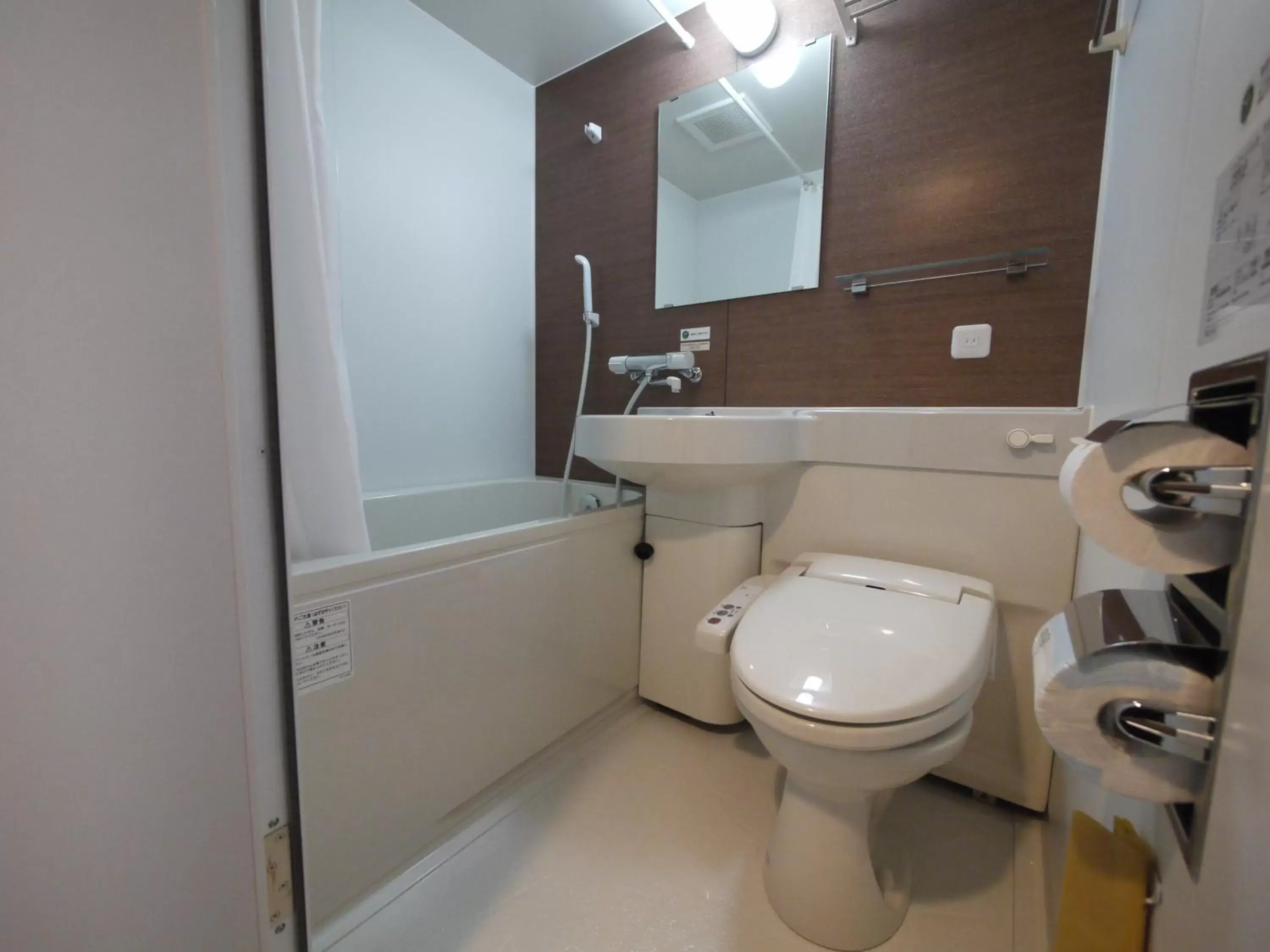 Shower, Bathroom in Hotel Route-Inn Kitamatsudo Ekimae