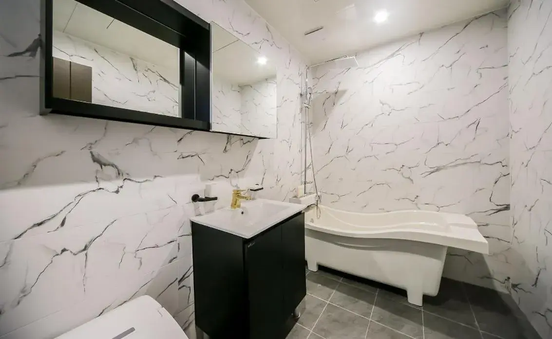 Bathroom in CM Park Hotel