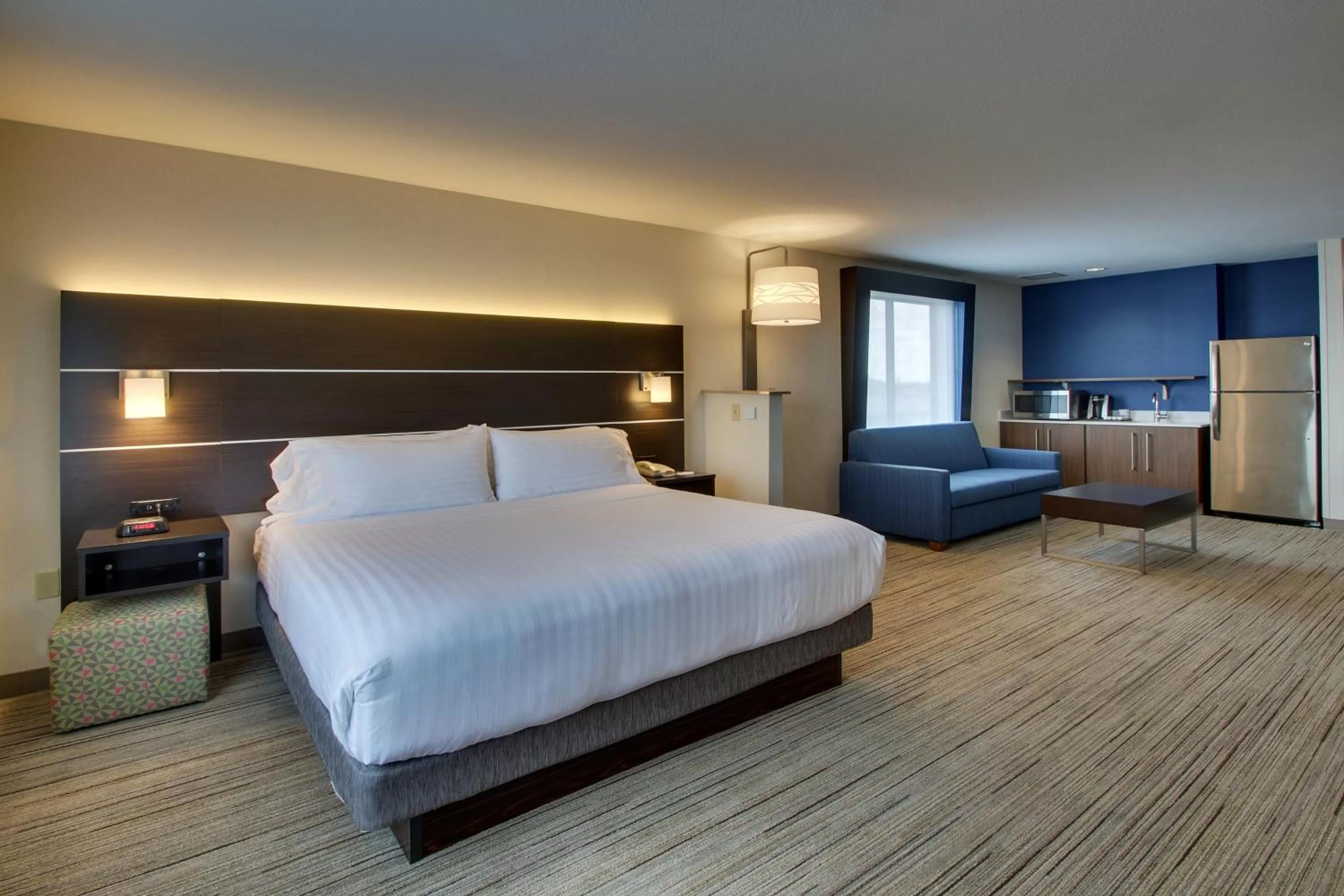 Photo of the whole room, Bed in Holiday Inn Express Hotel & Suites Morris by IHG