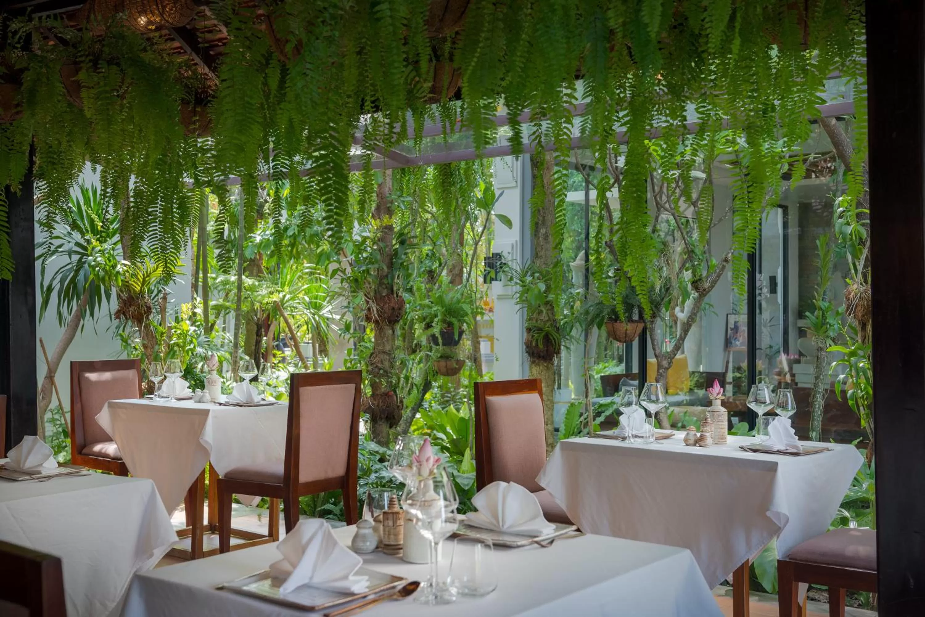 Restaurant/places to eat in Shintana Saya Residence