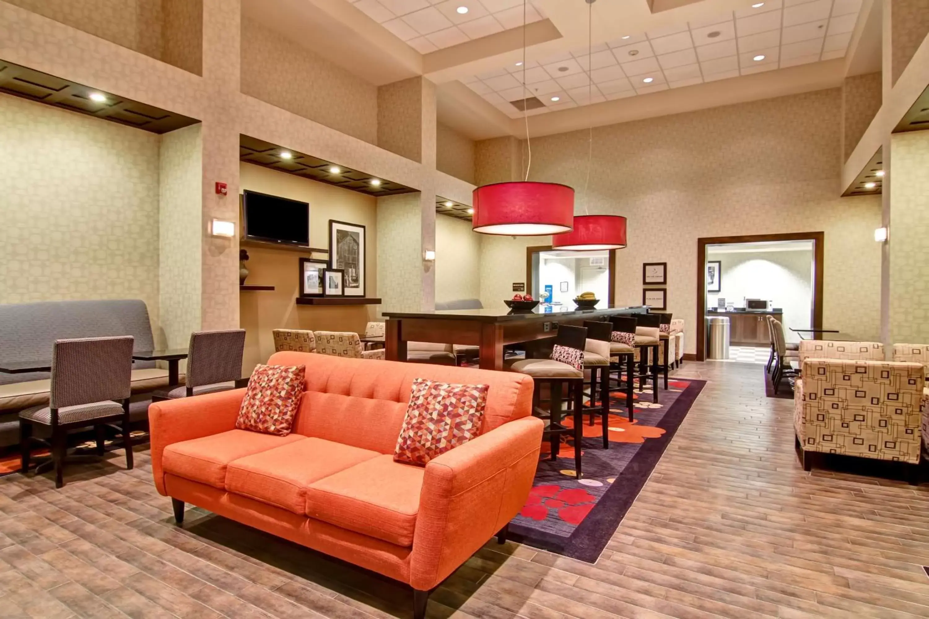 Lobby or reception, Seating Area in Hampton Inn & Suites Red Deer