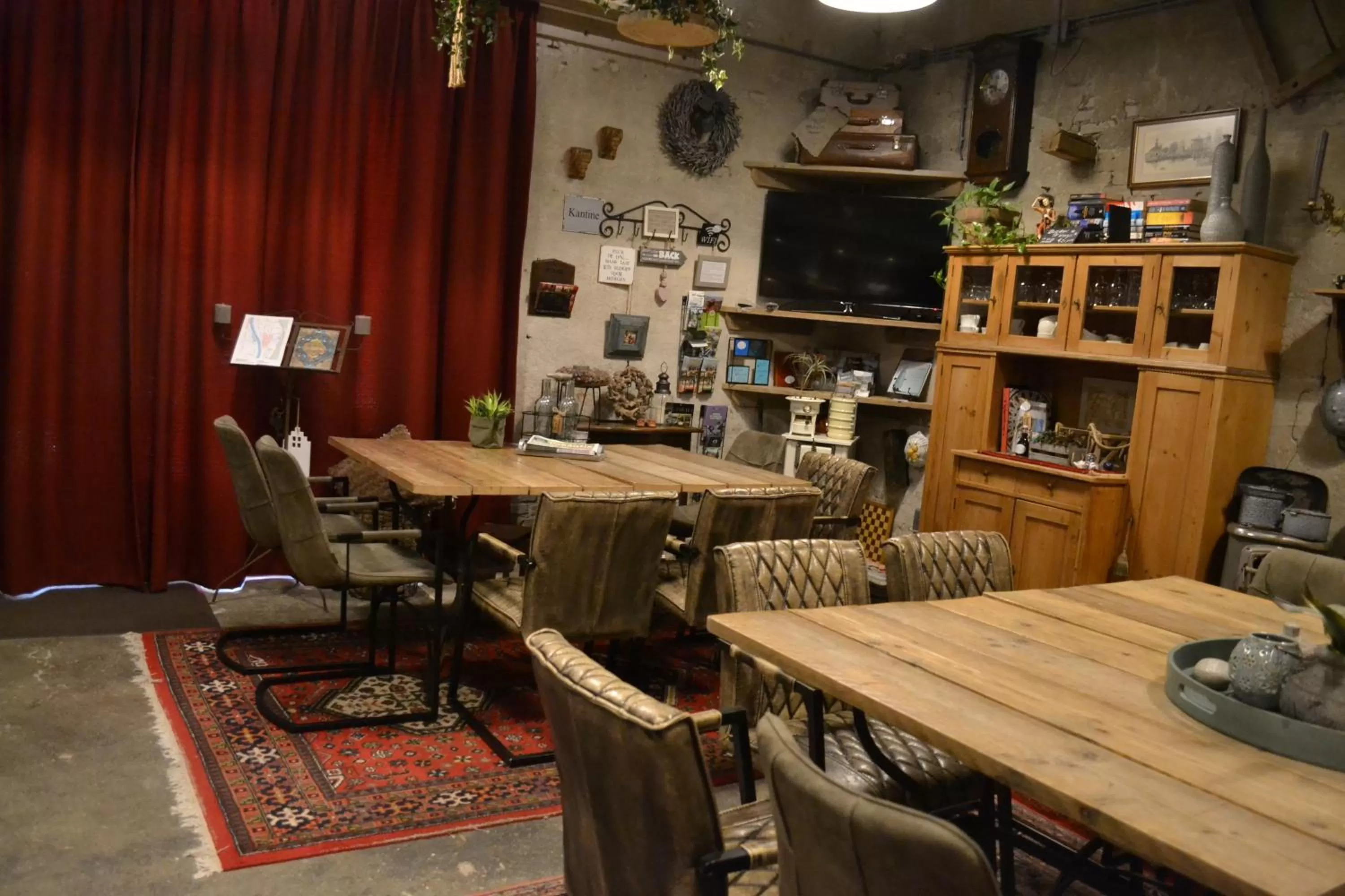 Communal lounge/ TV room, Restaurant/Places to Eat in Bed & Breakfast aan de Beek