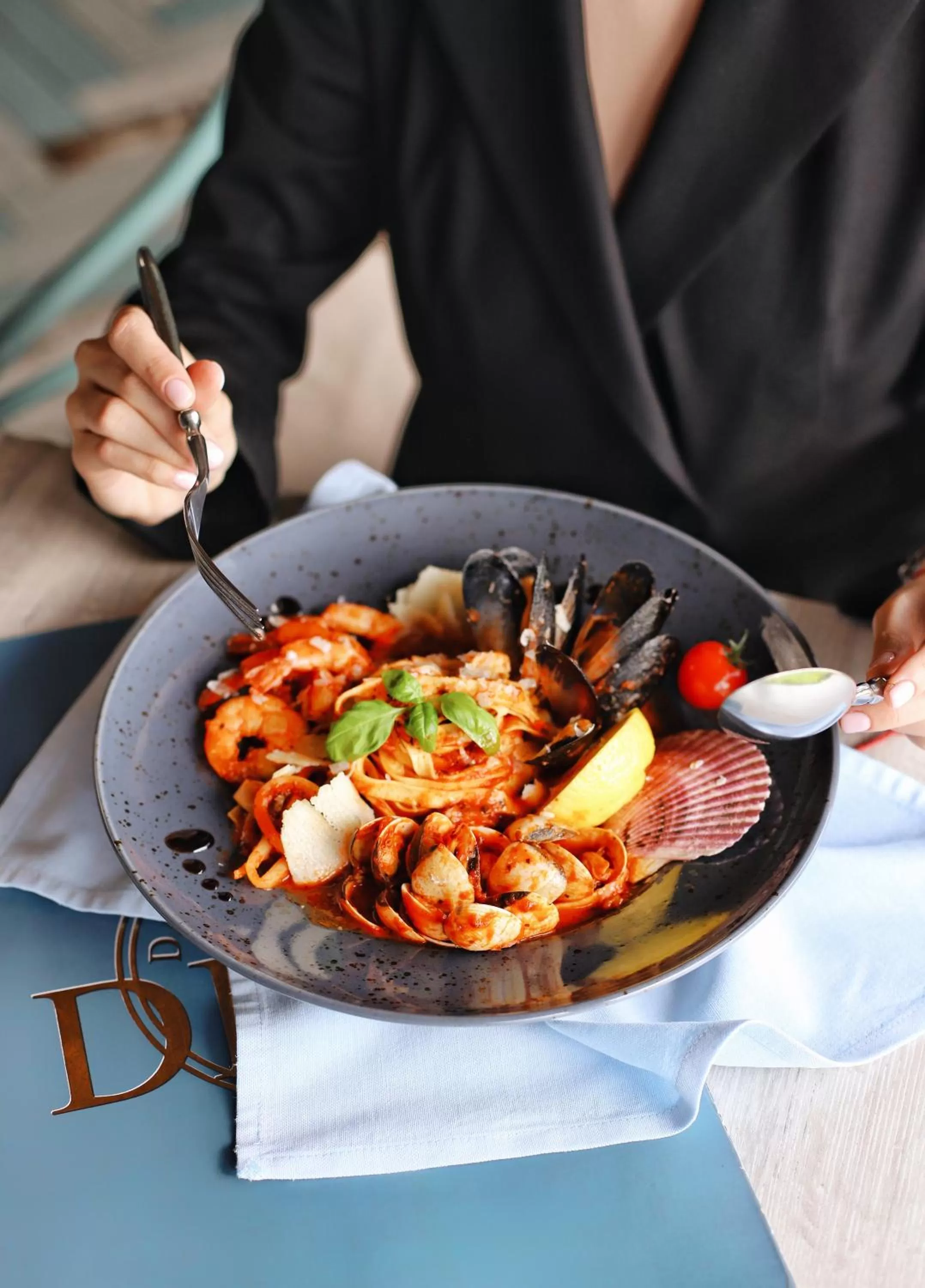 Restaurant/places to eat, Food in Rivoli Hotel