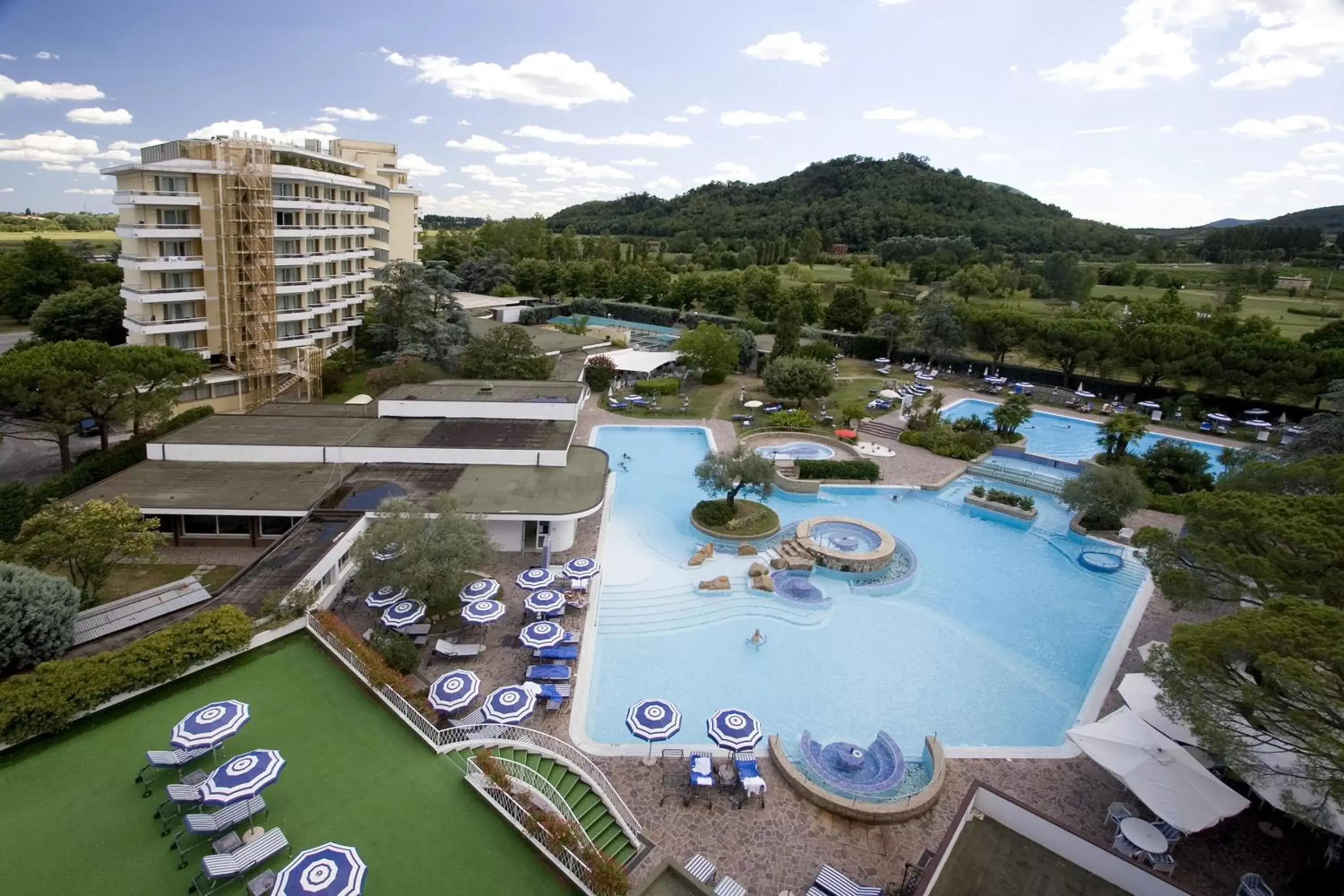 Bird's eye view, Pool View in Hotel Splendid