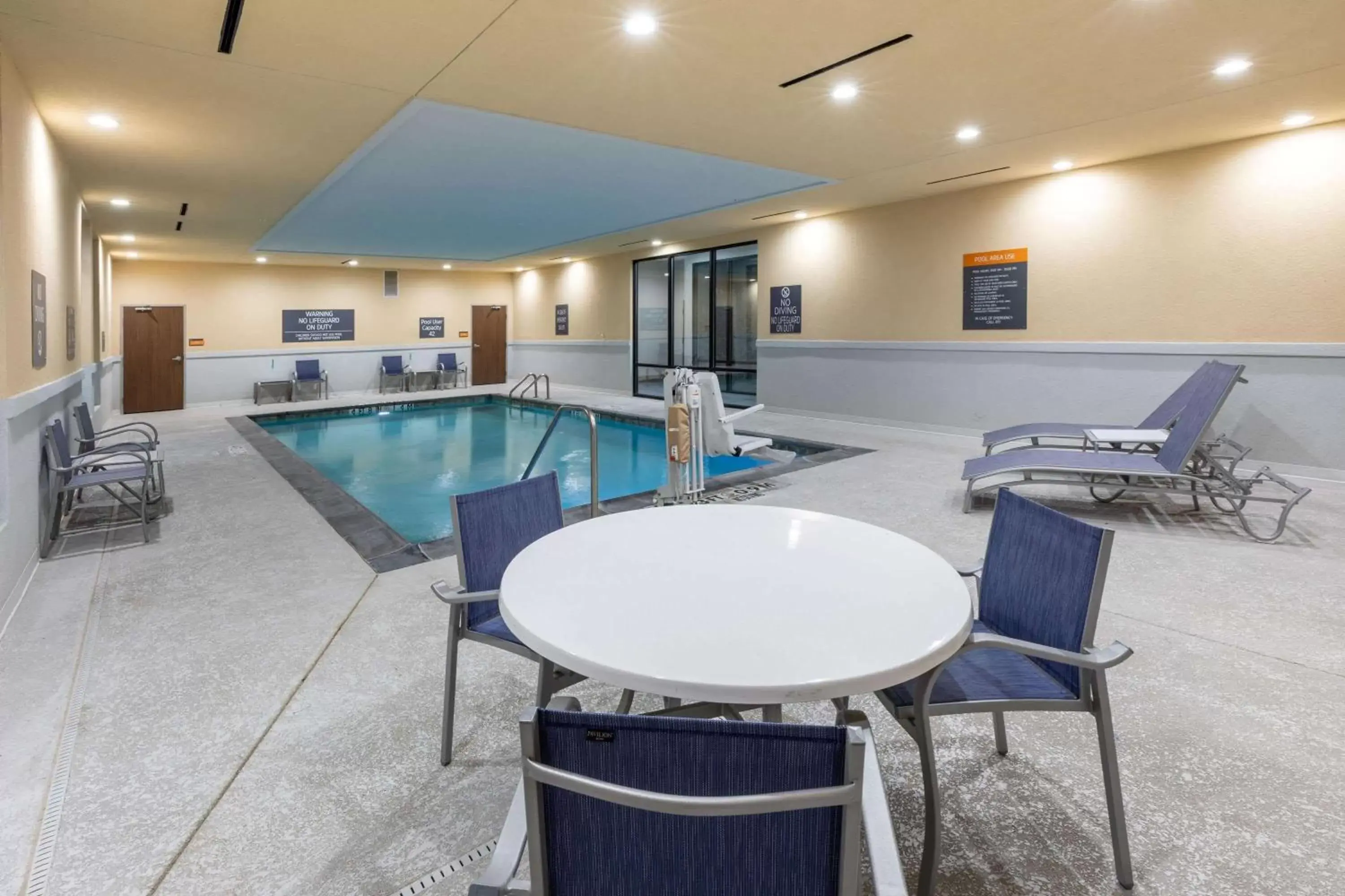 Activities, Swimming Pool in La Quinta Inn & Suites by Wyndham Frisco