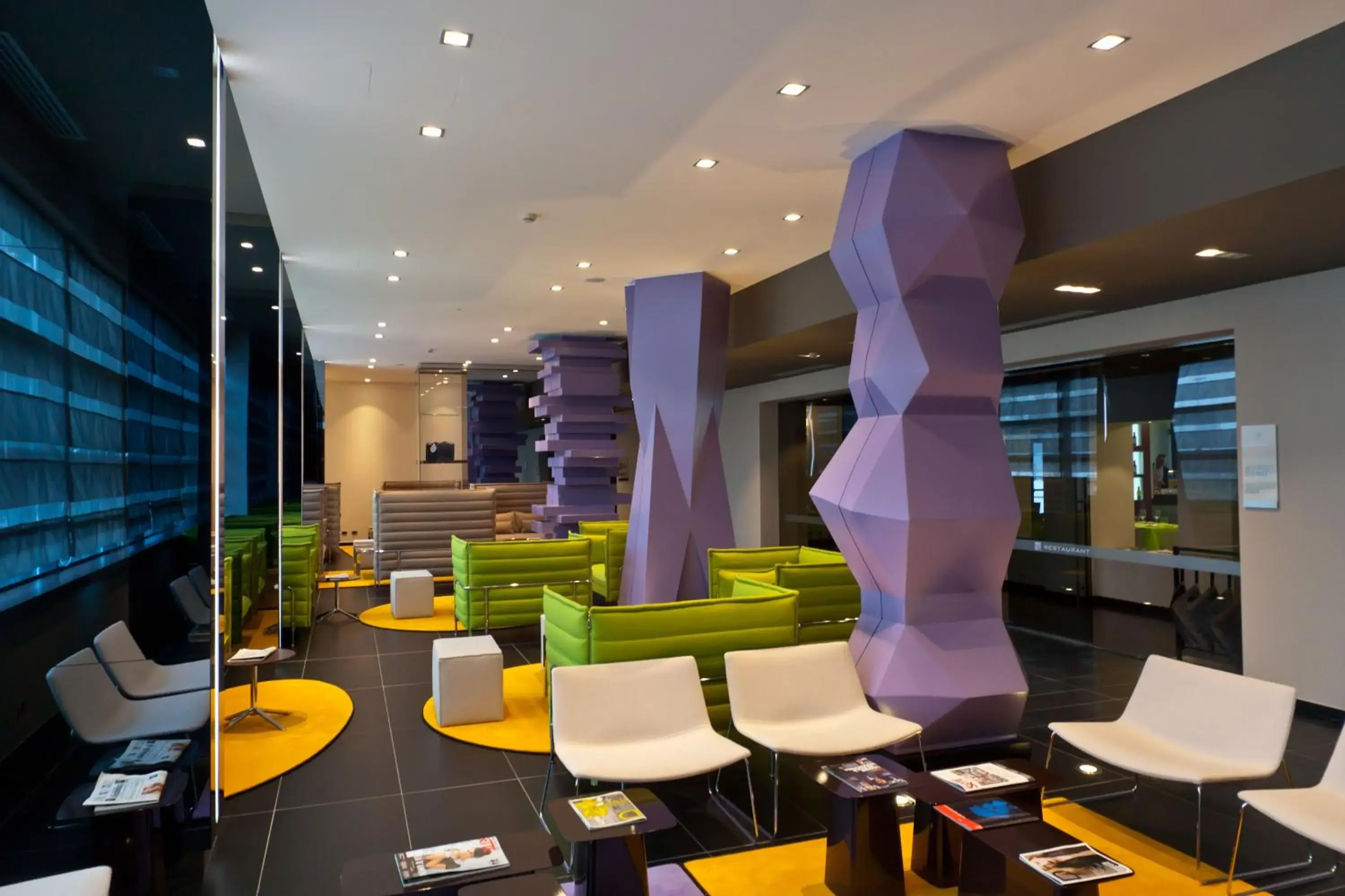 Lounge or bar in RMH MODENA DES ARTS Lounge or bar in RMH MODENA DES ARTS