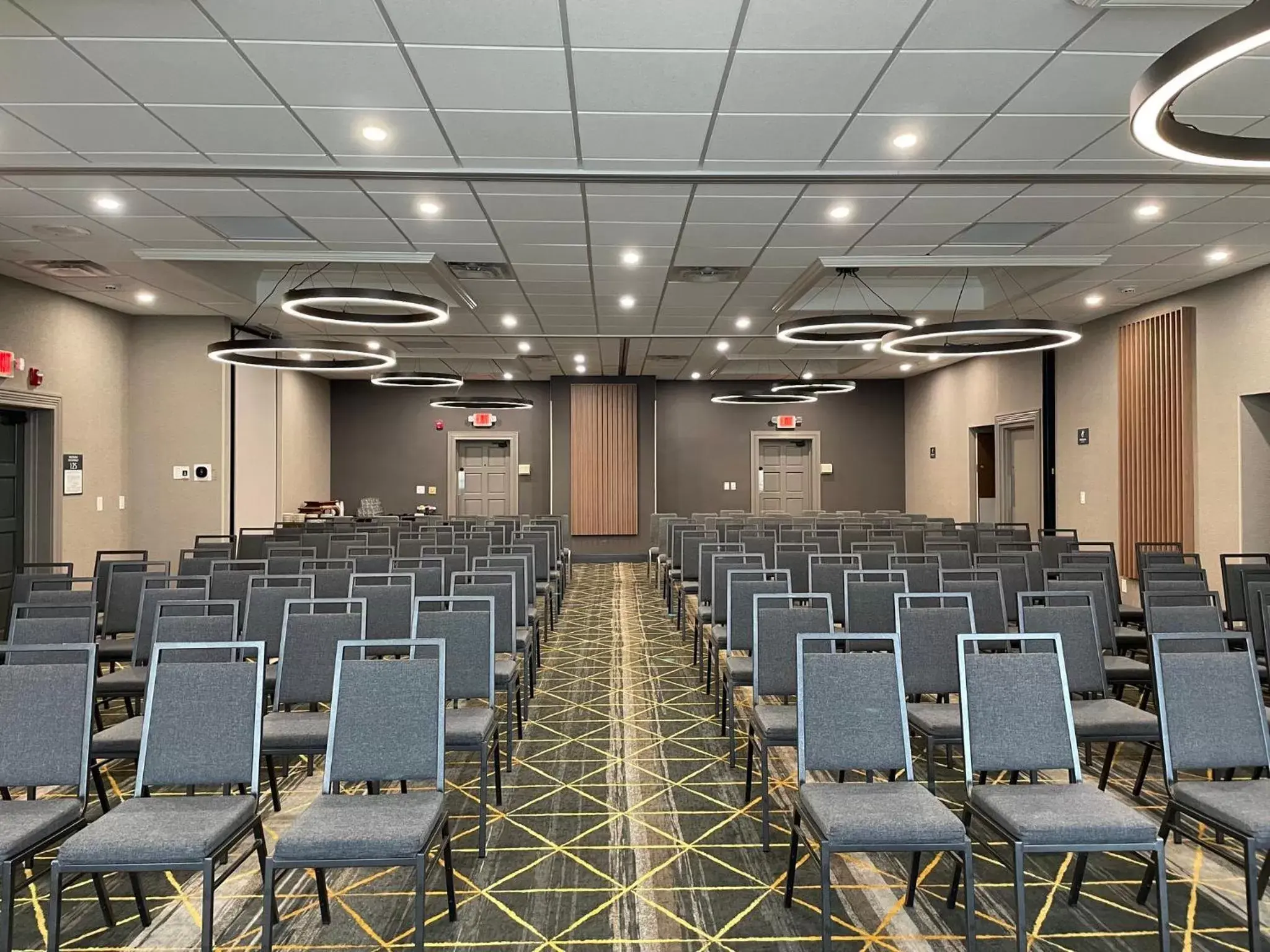 Meeting/conference room in Holiday Inn Cleveland-Mayfield, an IHG Hotel