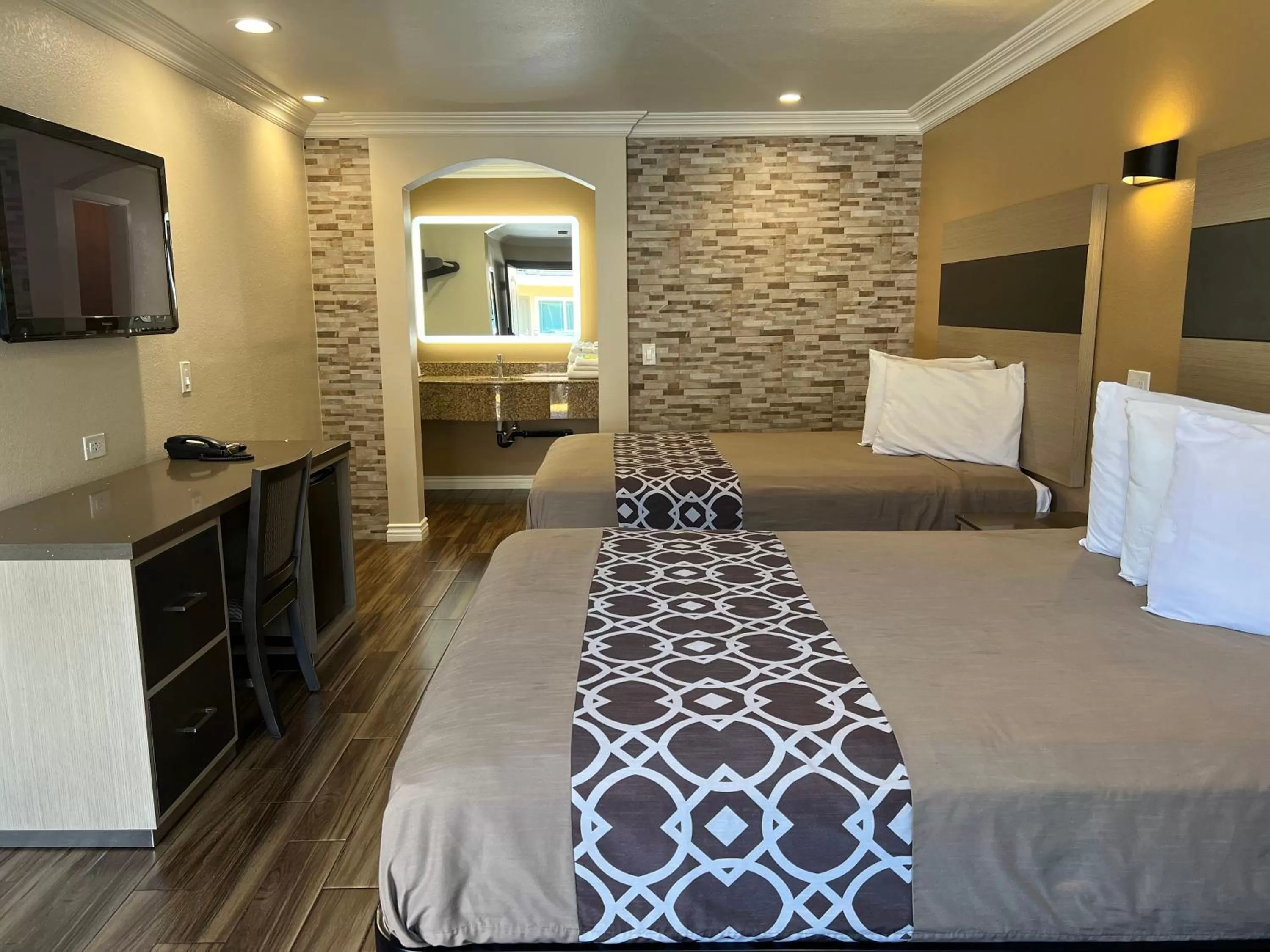 Bedroom, Bed in Walnut Inn & Suites West Covina