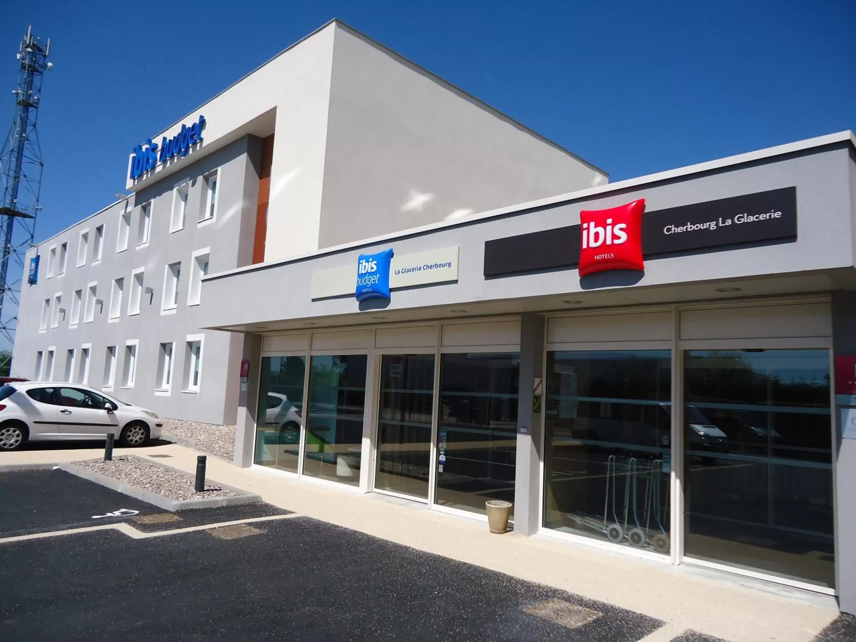 Facade/entrance, Property Building in ibis Cherbourg La Glacerie