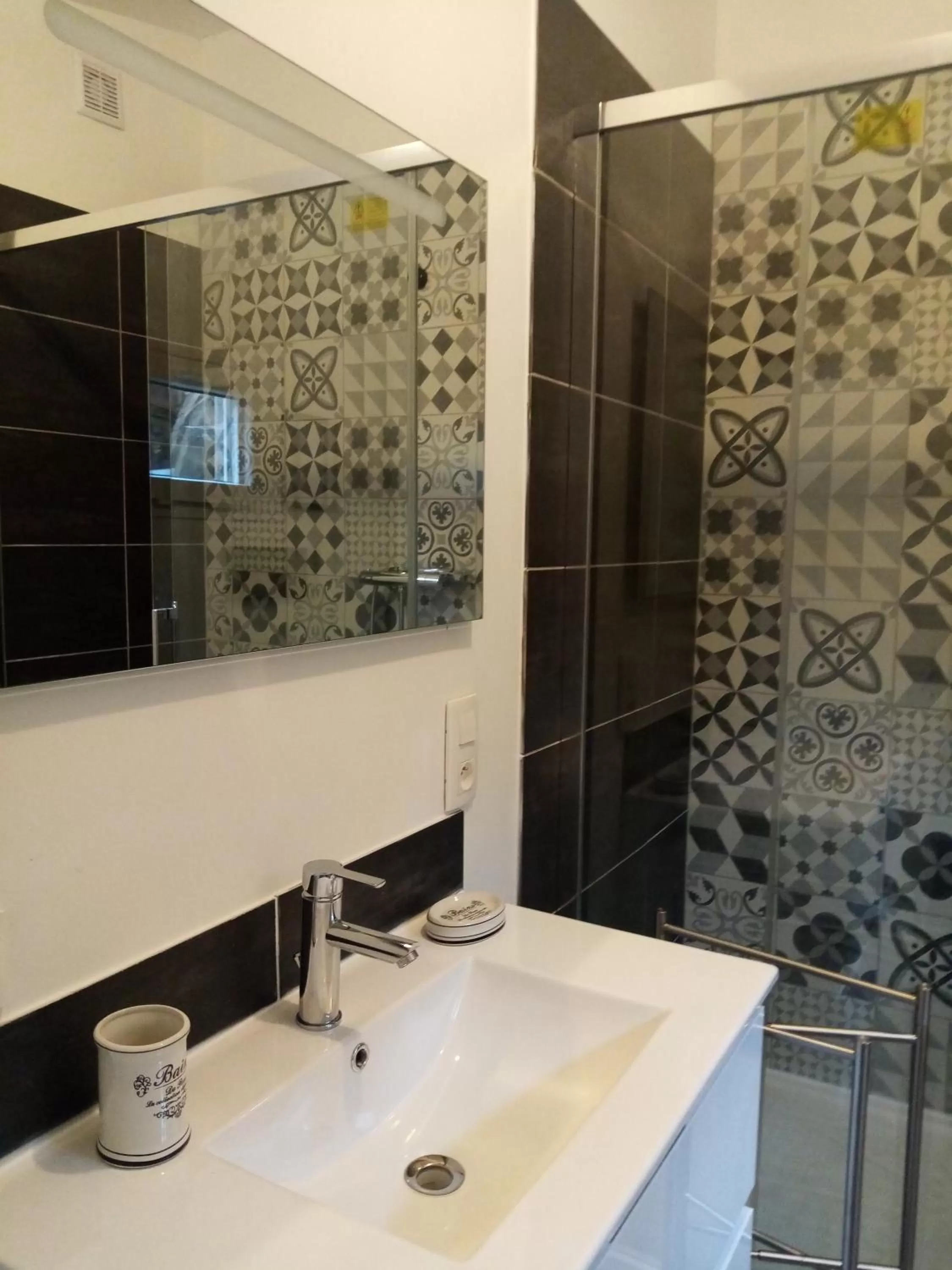 Bathroom in O Douceurs Sucrées Cabourg