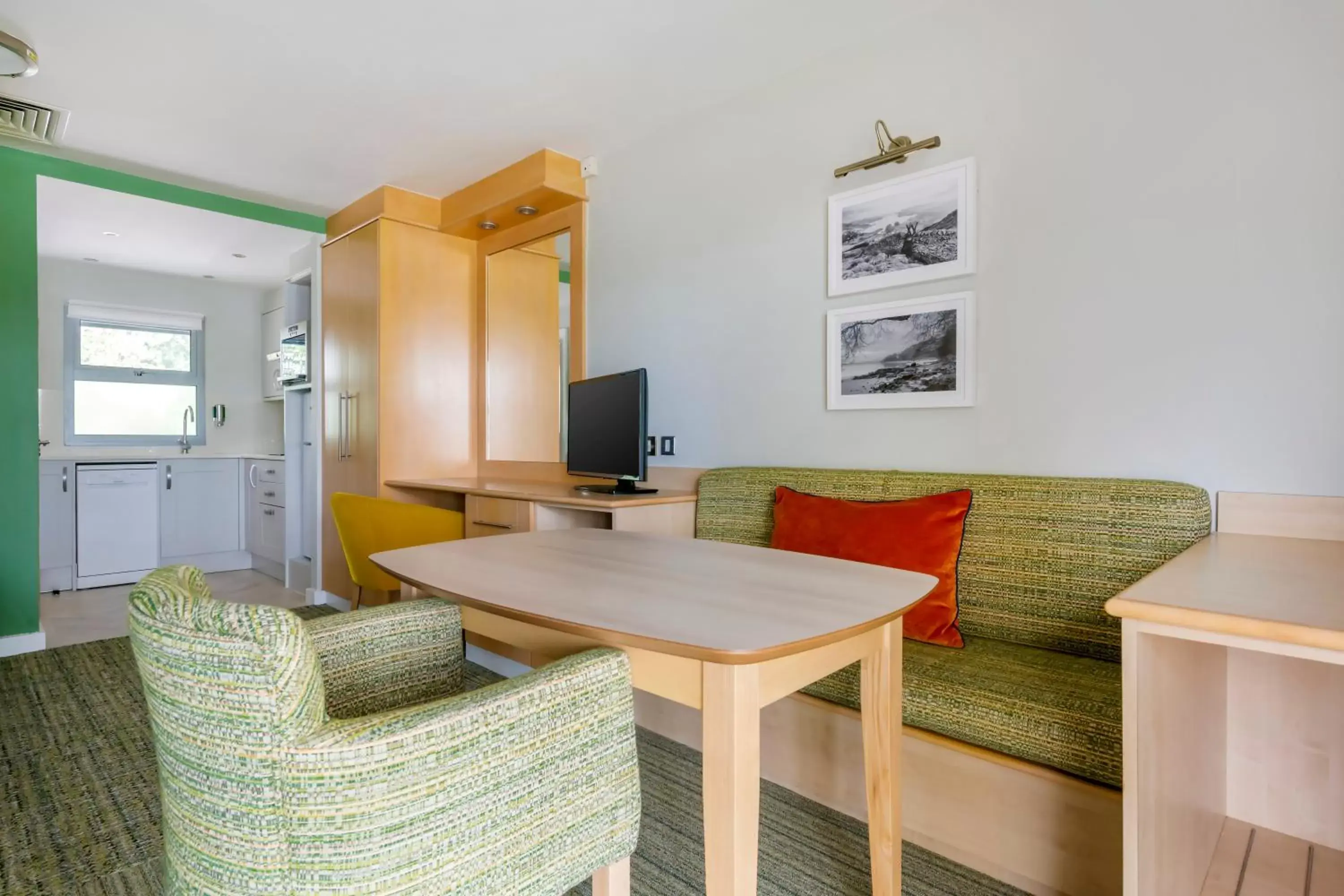 Living room, Seating Area in Pine Lake Resort