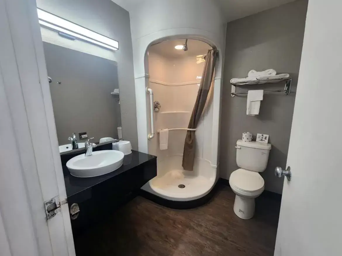 Bathroom in Motel 6-Venice, FL