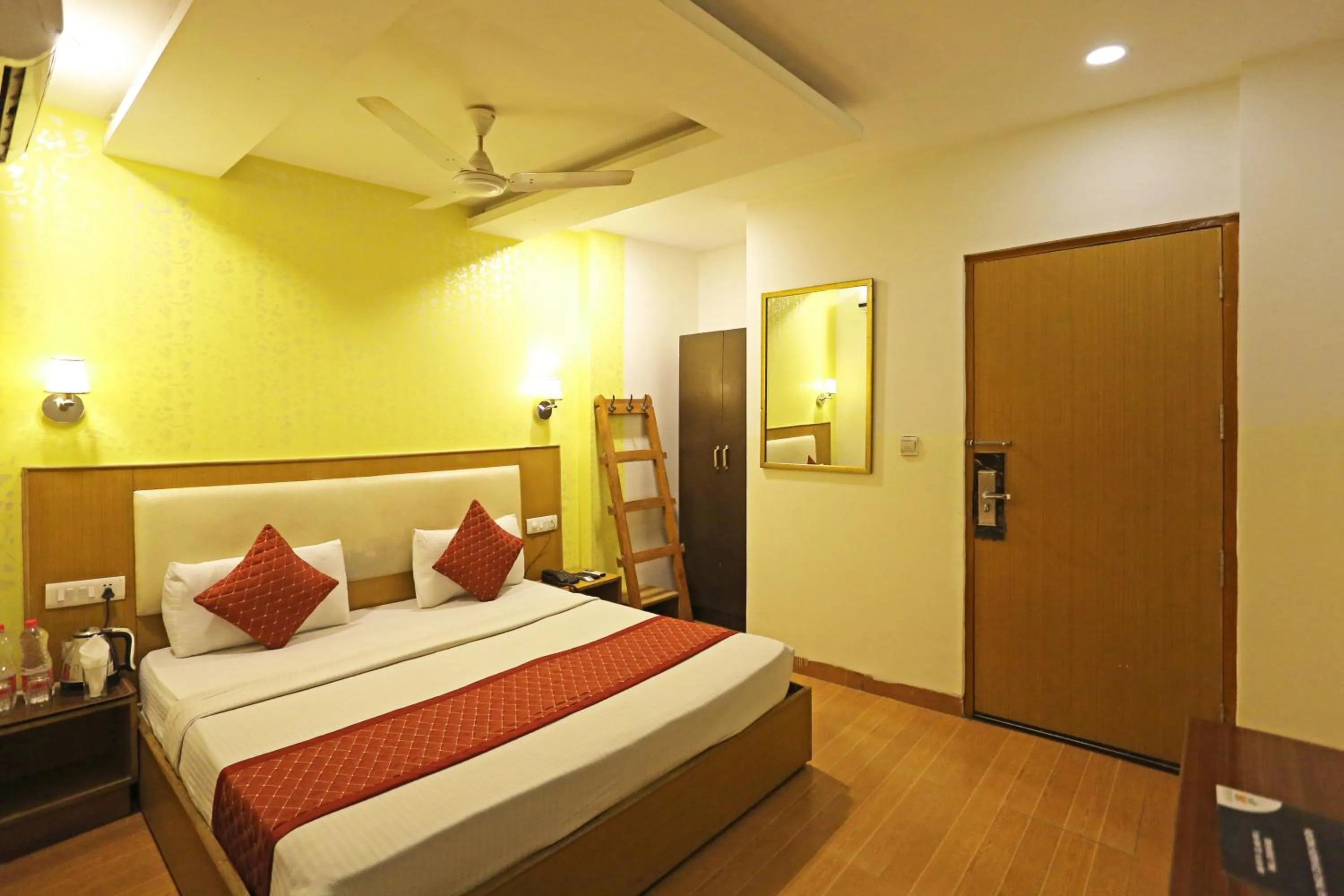 wardrobe, Bed in Hotel Aeroporto Nearest Landmark Aerocity delhi