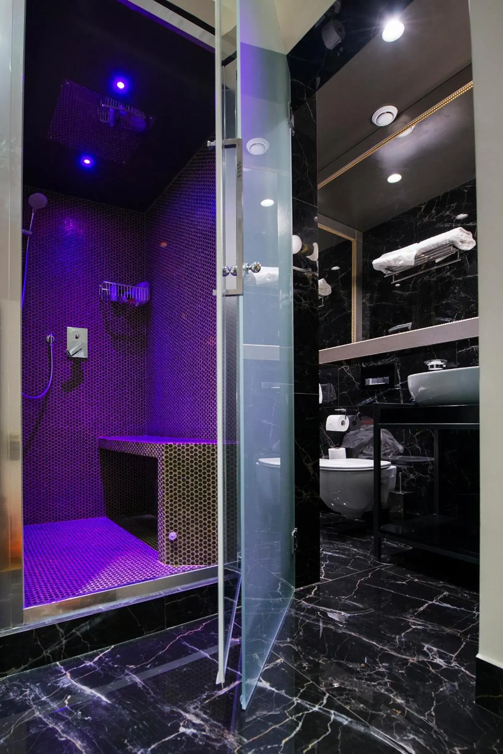 Sauna, Bathroom in Torre Argentina Relais - Residenze di Charme