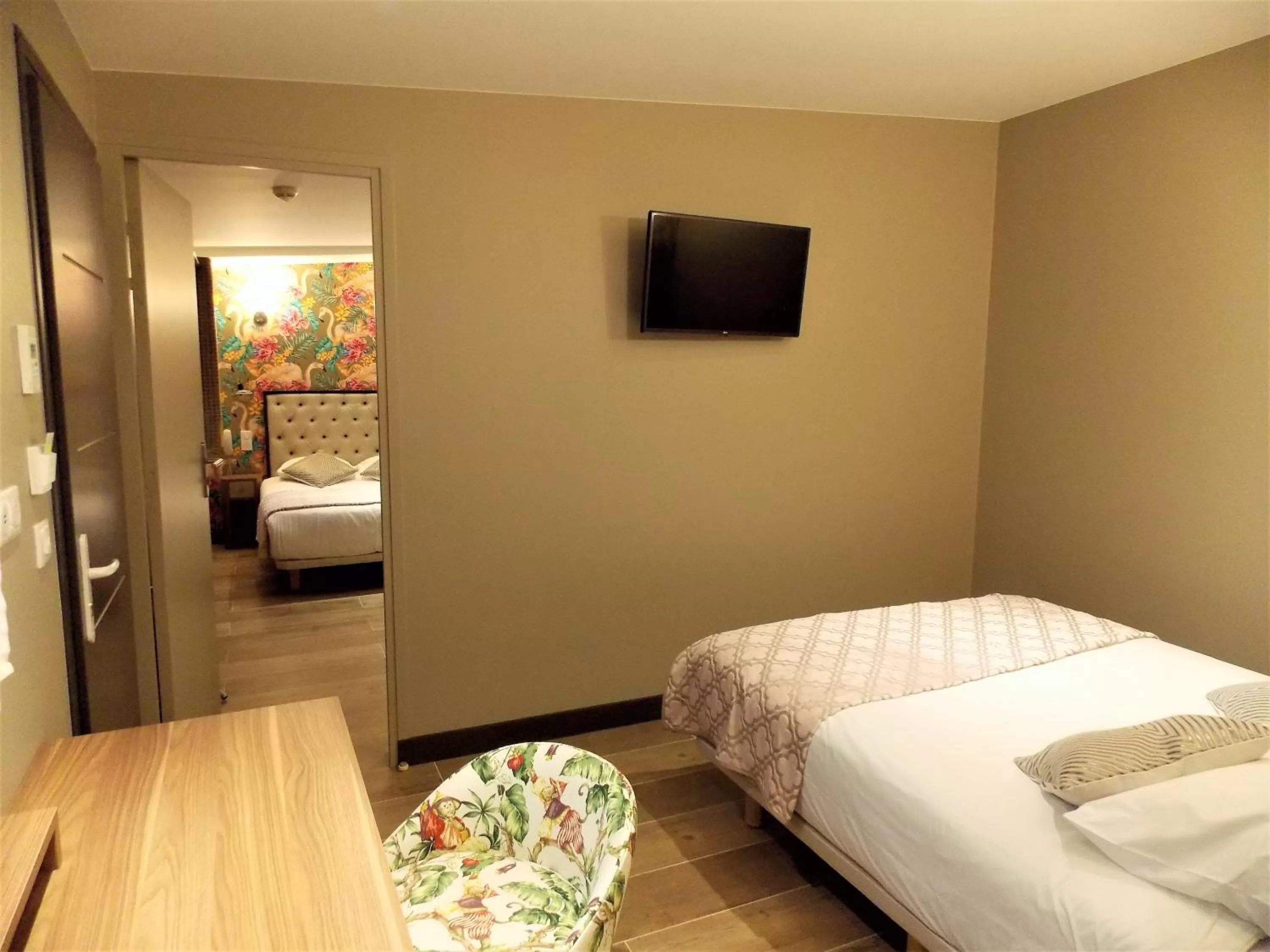 TV and multimedia, Bed in Excelsior Batignolles
