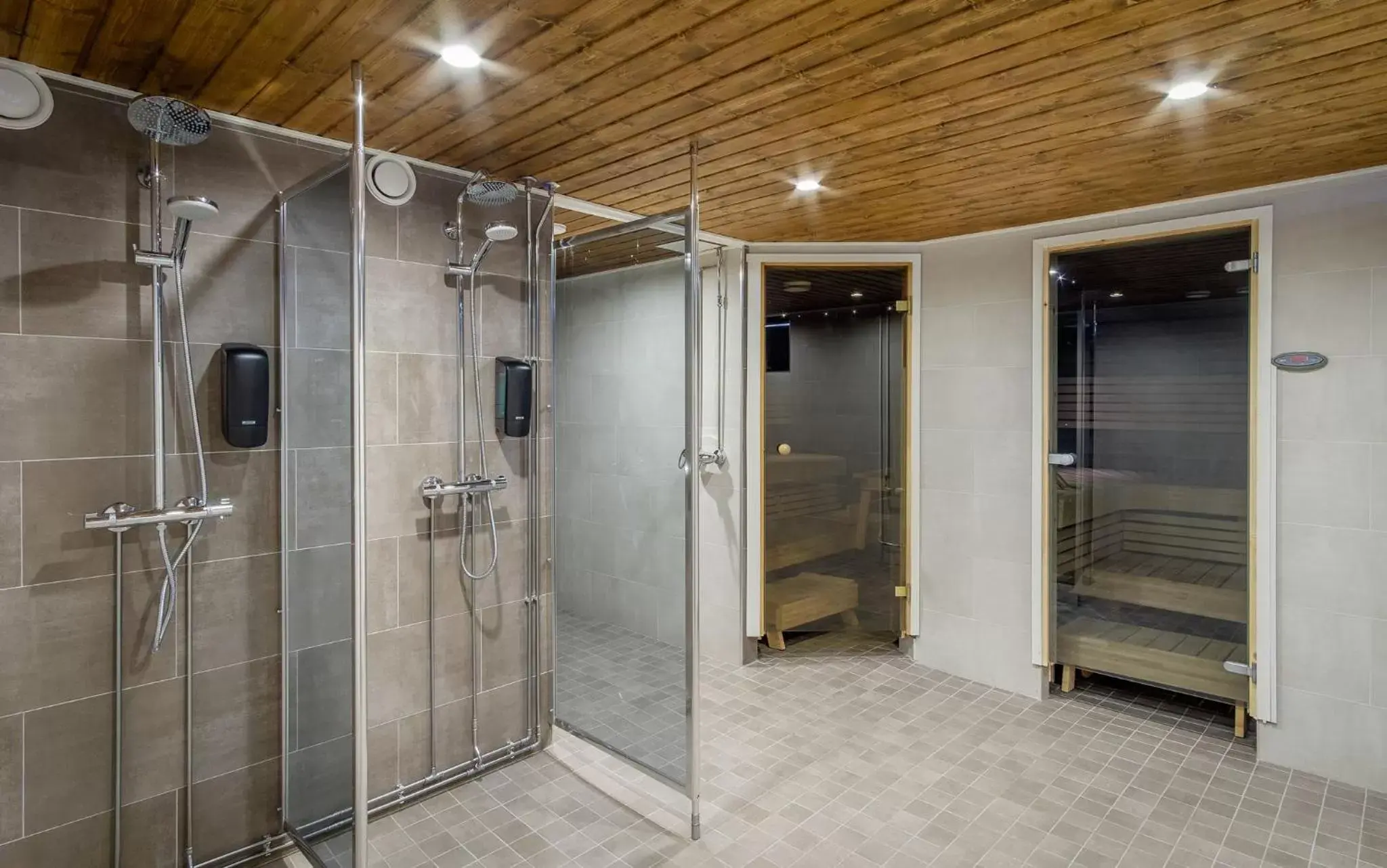 Shower, Bathroom in Kultahippu Hotel & Apartments