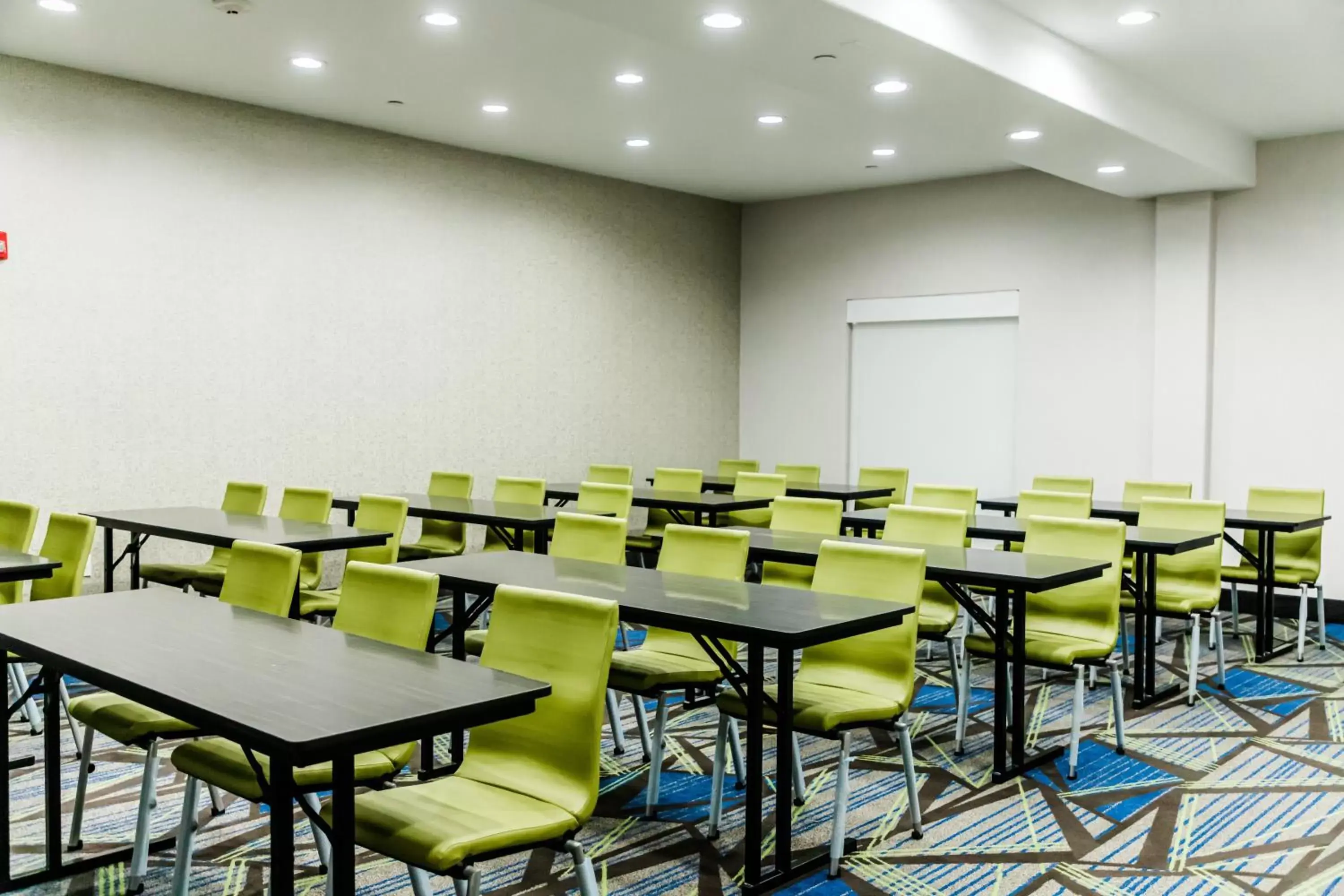 Meeting/conference room in Holiday Inn Express - Andalusia, an IHG Hotel