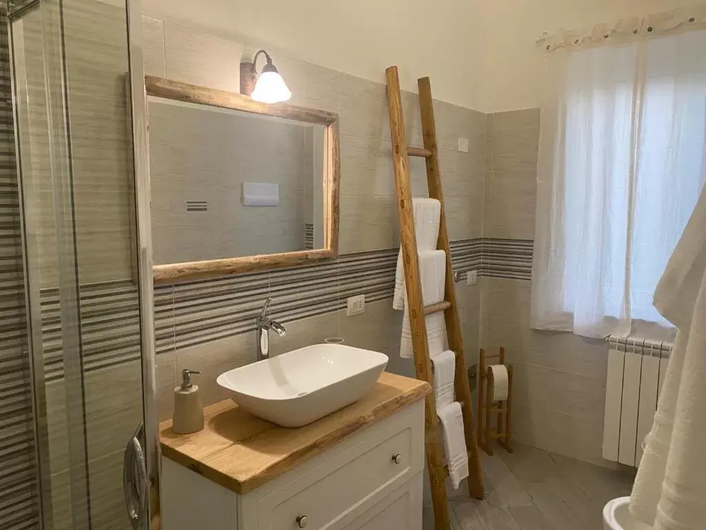 Shower, Bathroom in Il Fiore Bianco