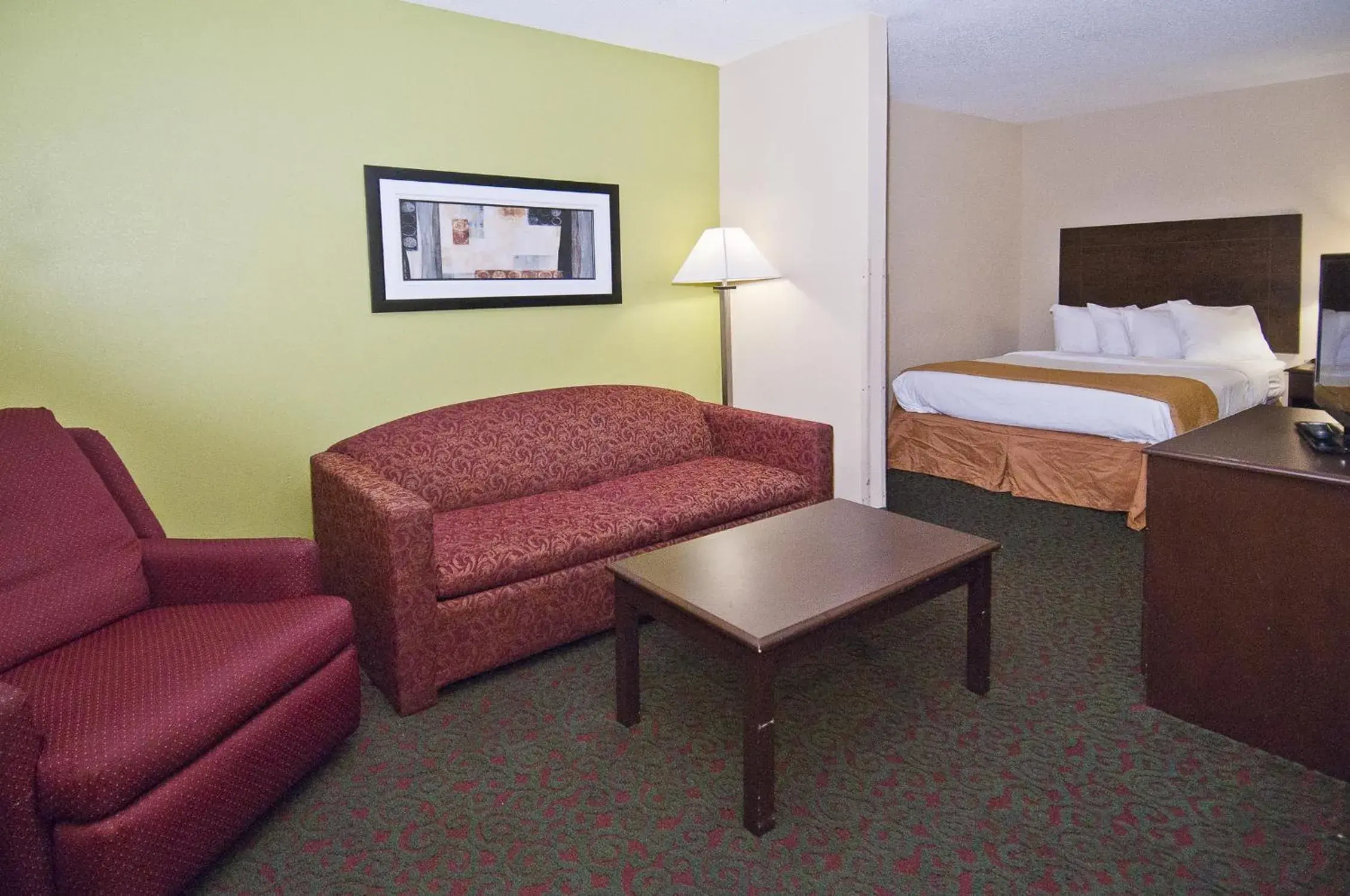 Queen Room - Non-Smoking in Quality Inn & Suites at Airport Blvd I-65