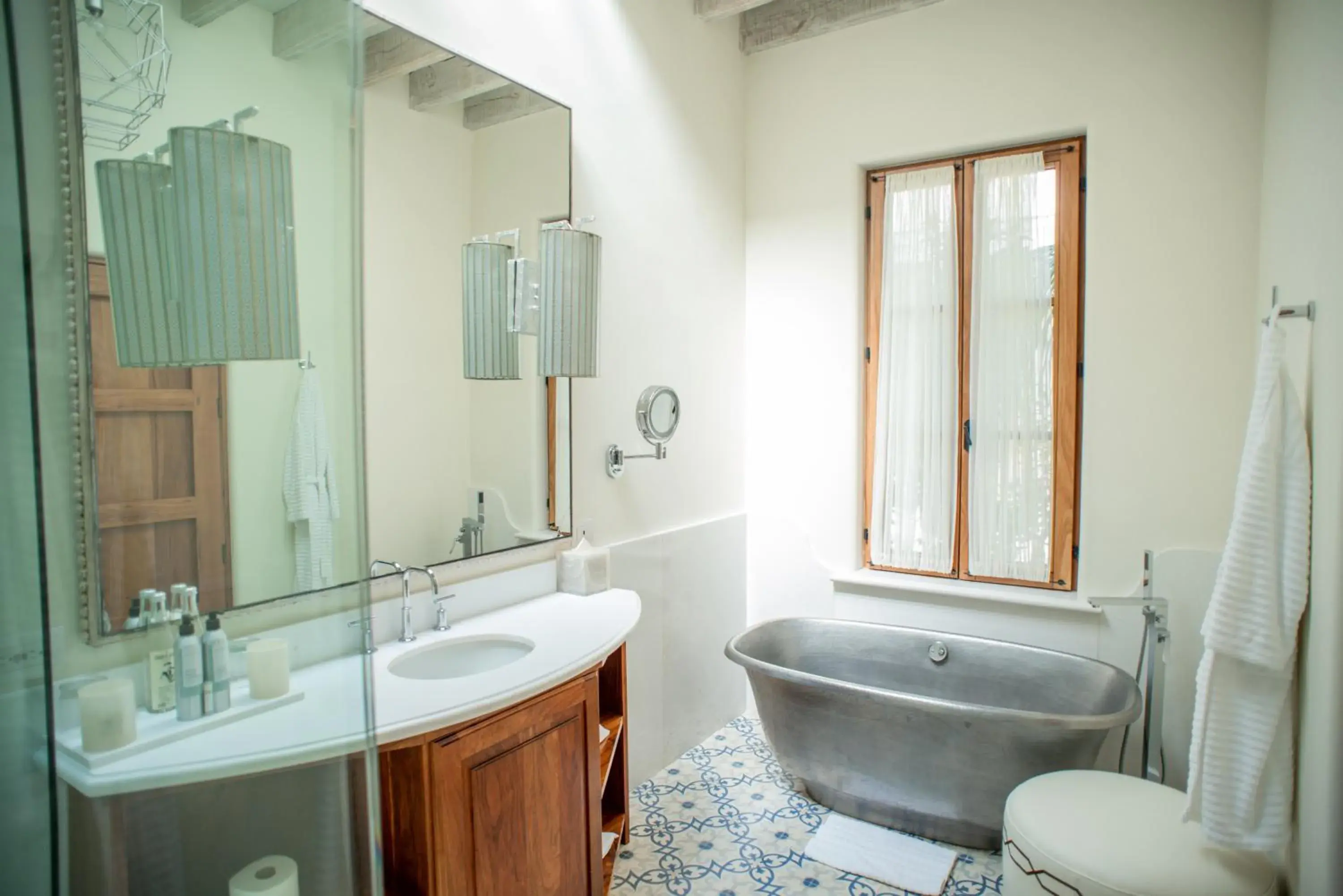 Bath, Bathroom in HOTEL CASA BLANCA 7