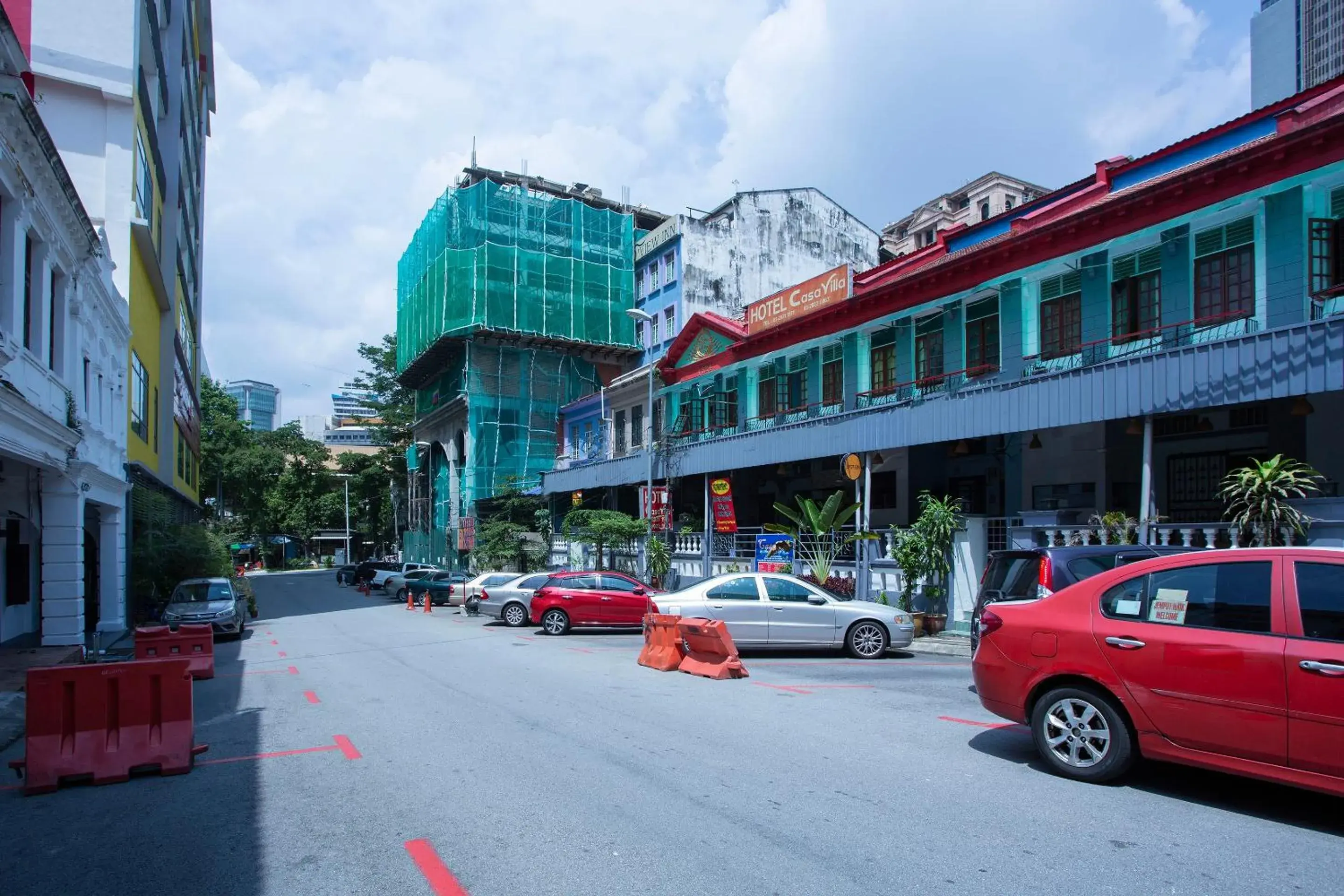 Facade/entrance, Property Building in SPOT ON 90137 Casavilla Hotel Pudu