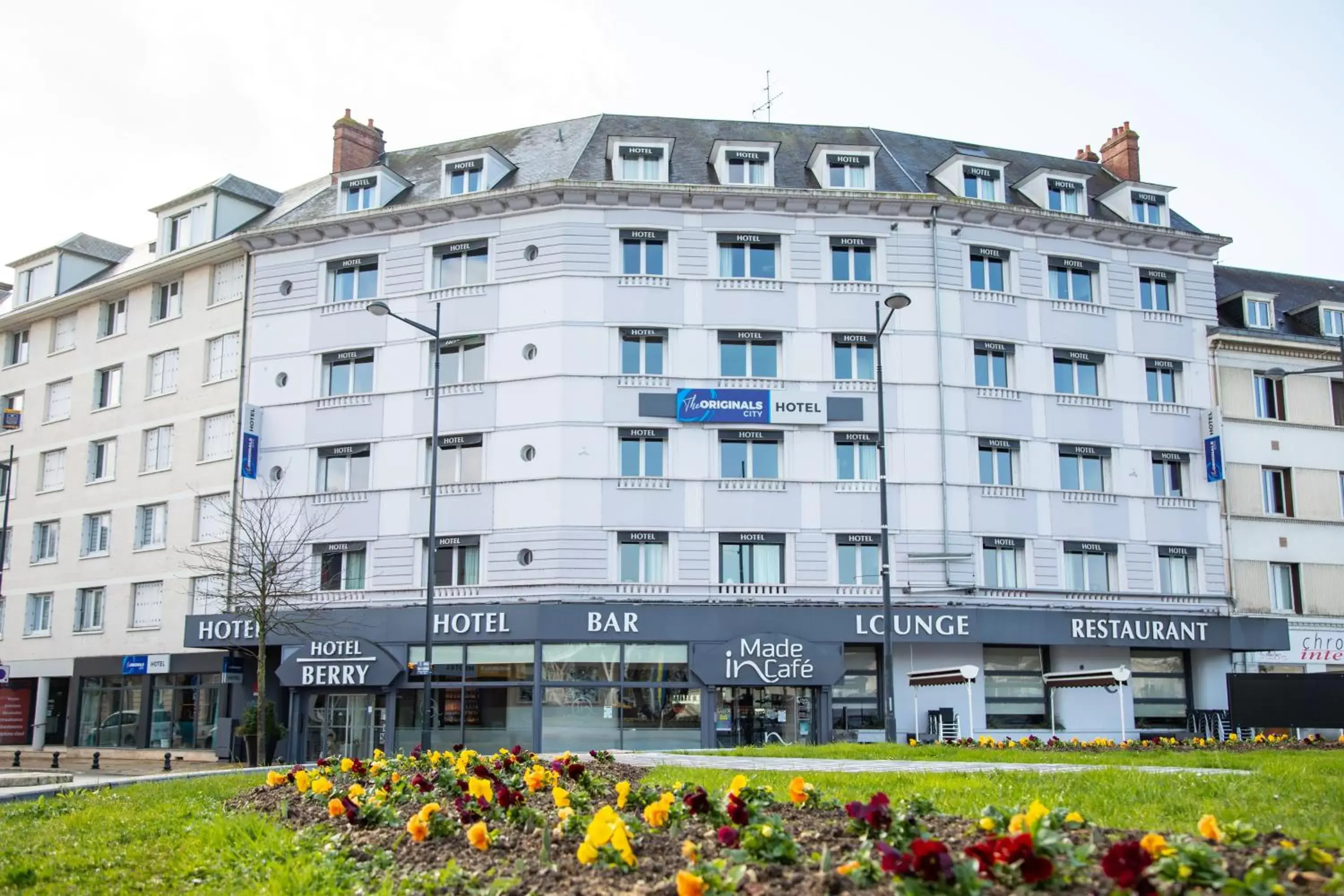 Facade/entrance, Property Building in The Originals City, Hôtel Le Berry, Bourges