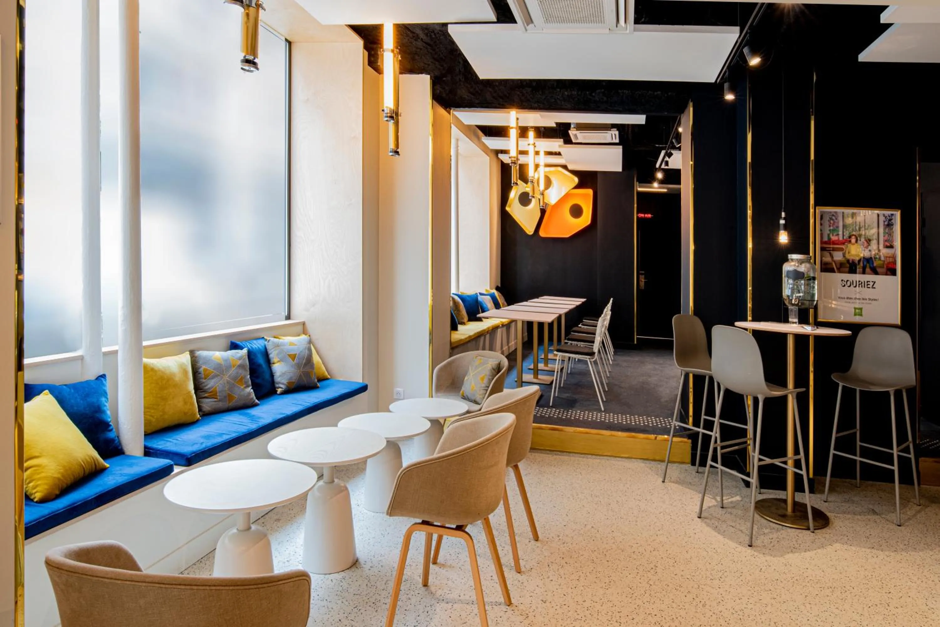 Lounge or bar in ibis Styles Paris Opera Lafayette