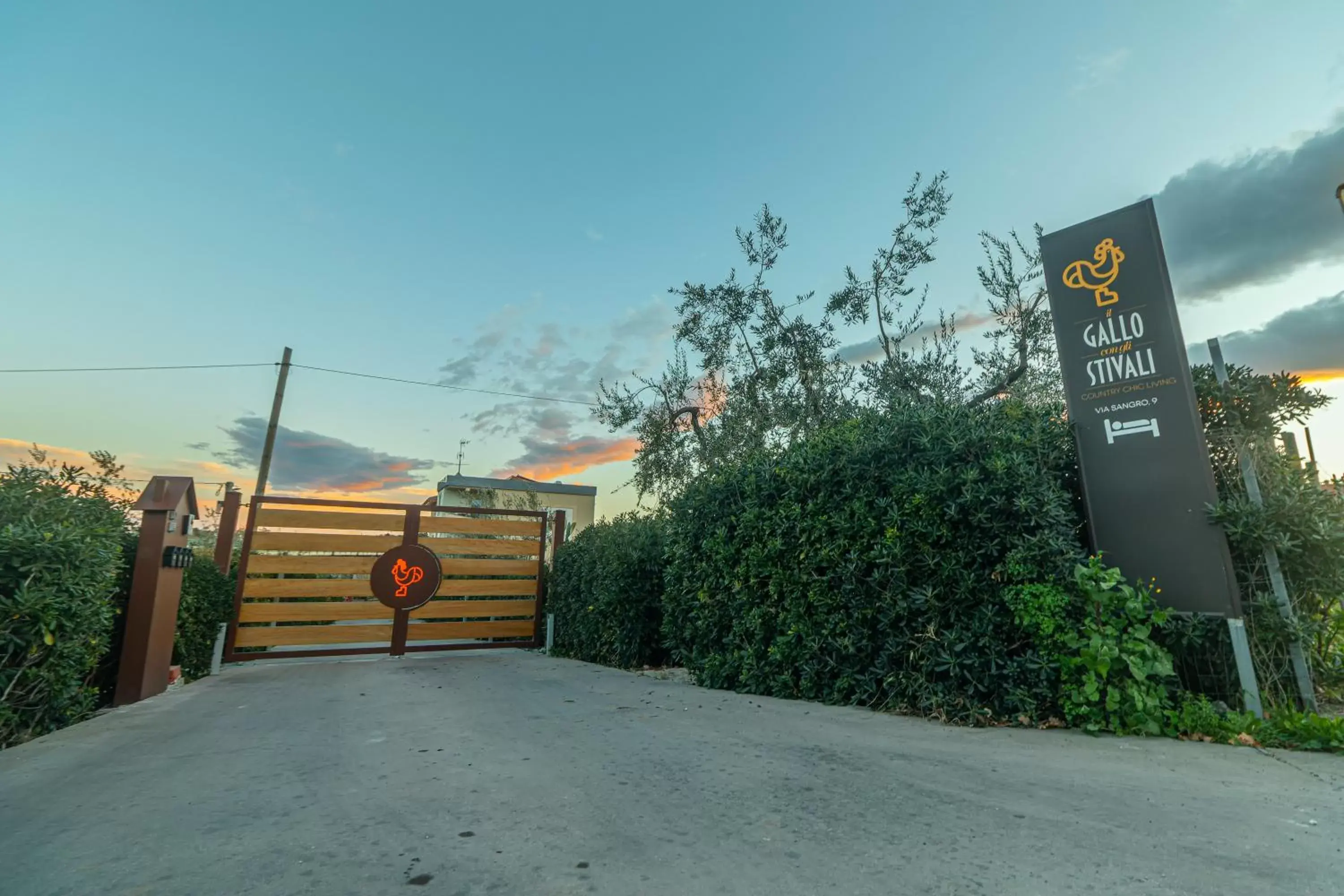 Facade/entrance, Property Building in Il Gallo Con Gli Stivali