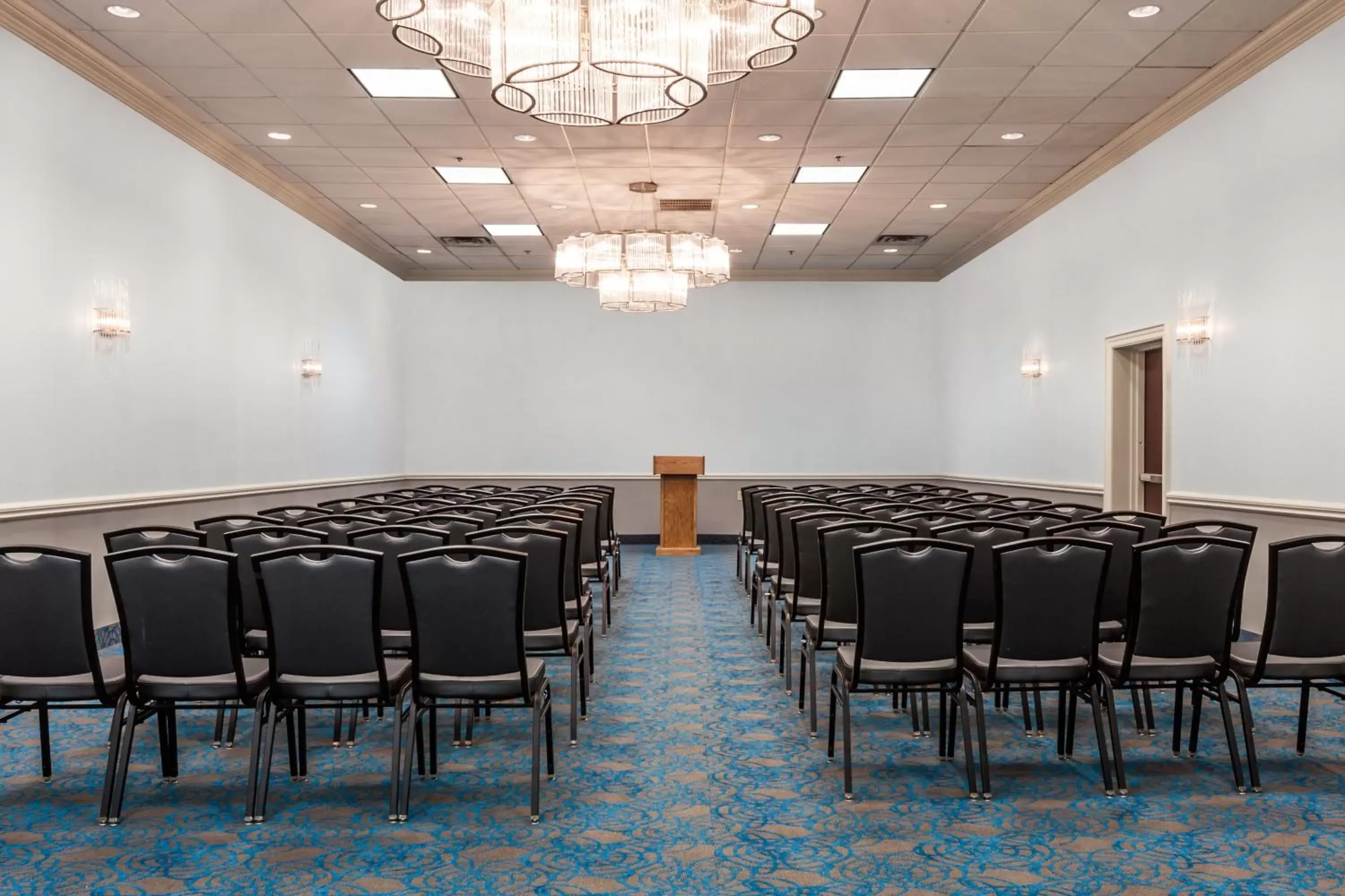 Meeting/conference room in Holiday Inn Hotel & Suites Oklahoma City North, an IHG Hotel
