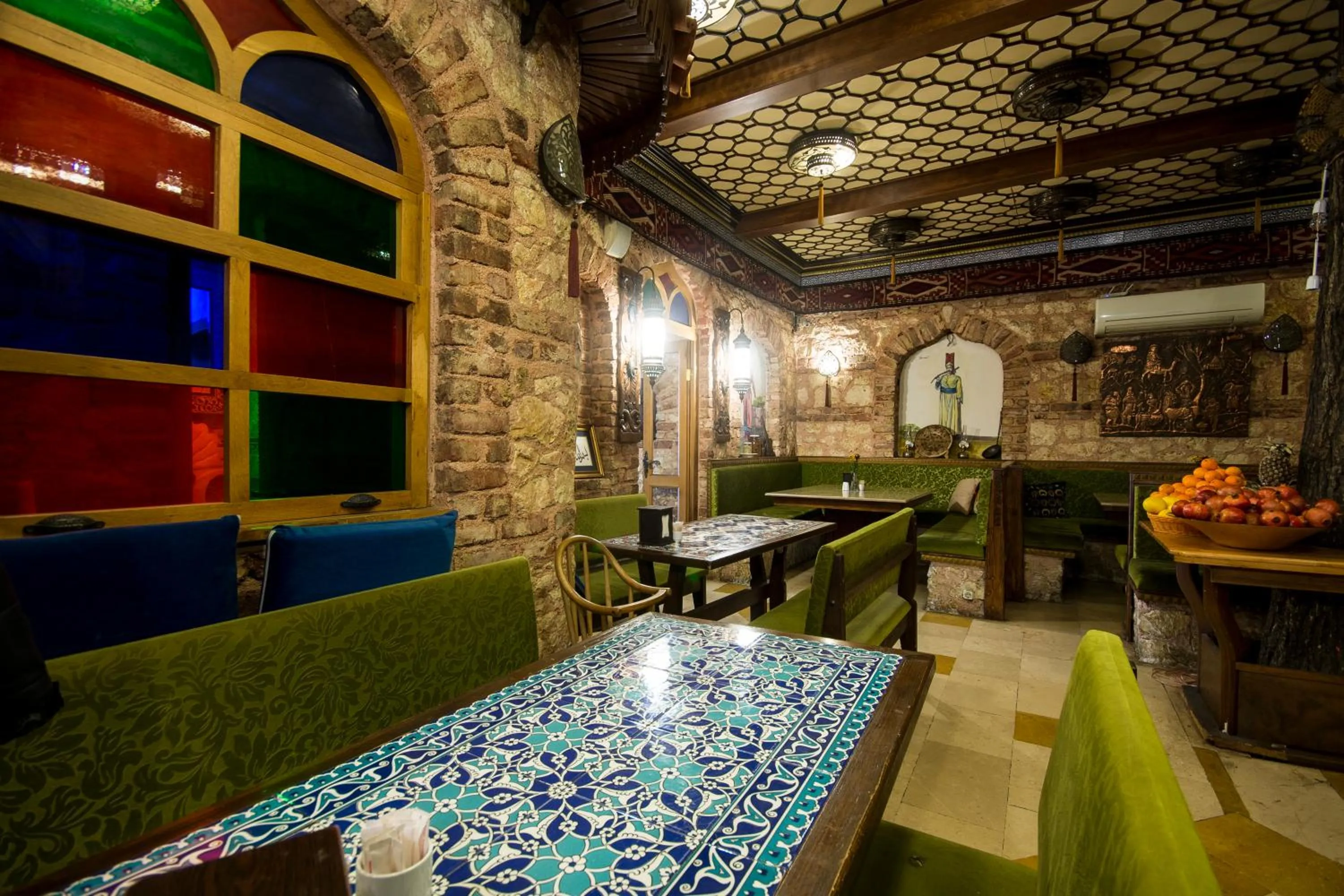 Restaurant/places to eat in Sultan Corner Hotel