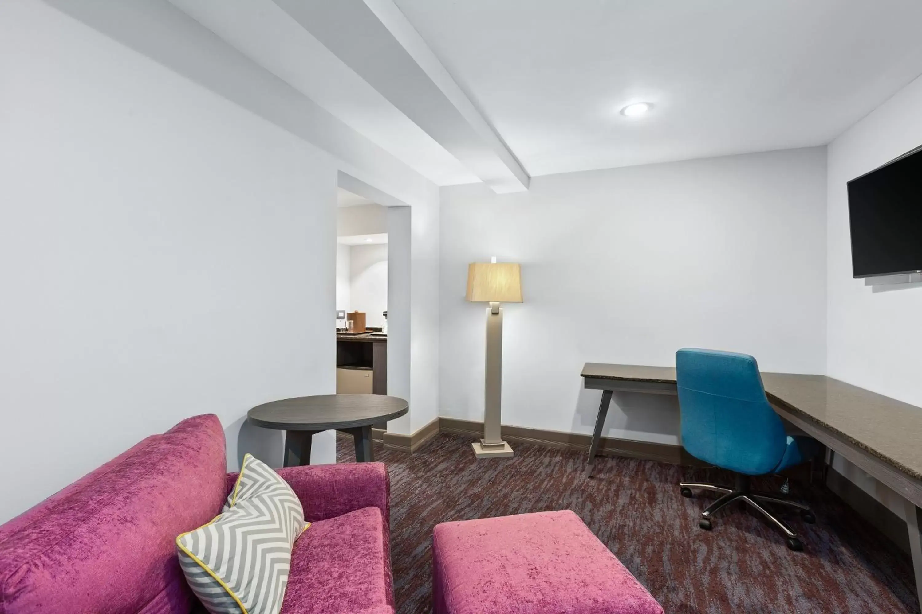 Bedroom, Seating Area in Crowne Plaza San Jose La Sabana, an IHG Hotel