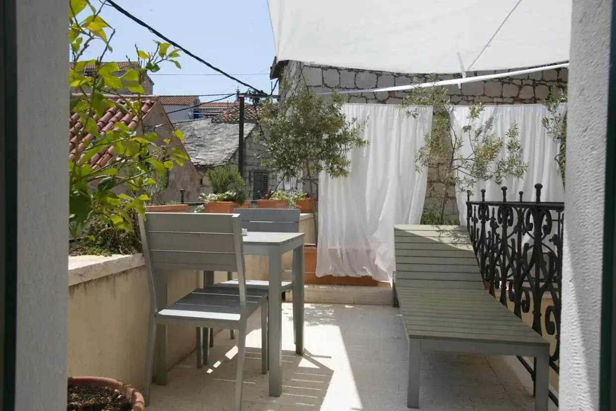 Balcony/Terrace in Divota Apartment Hotel