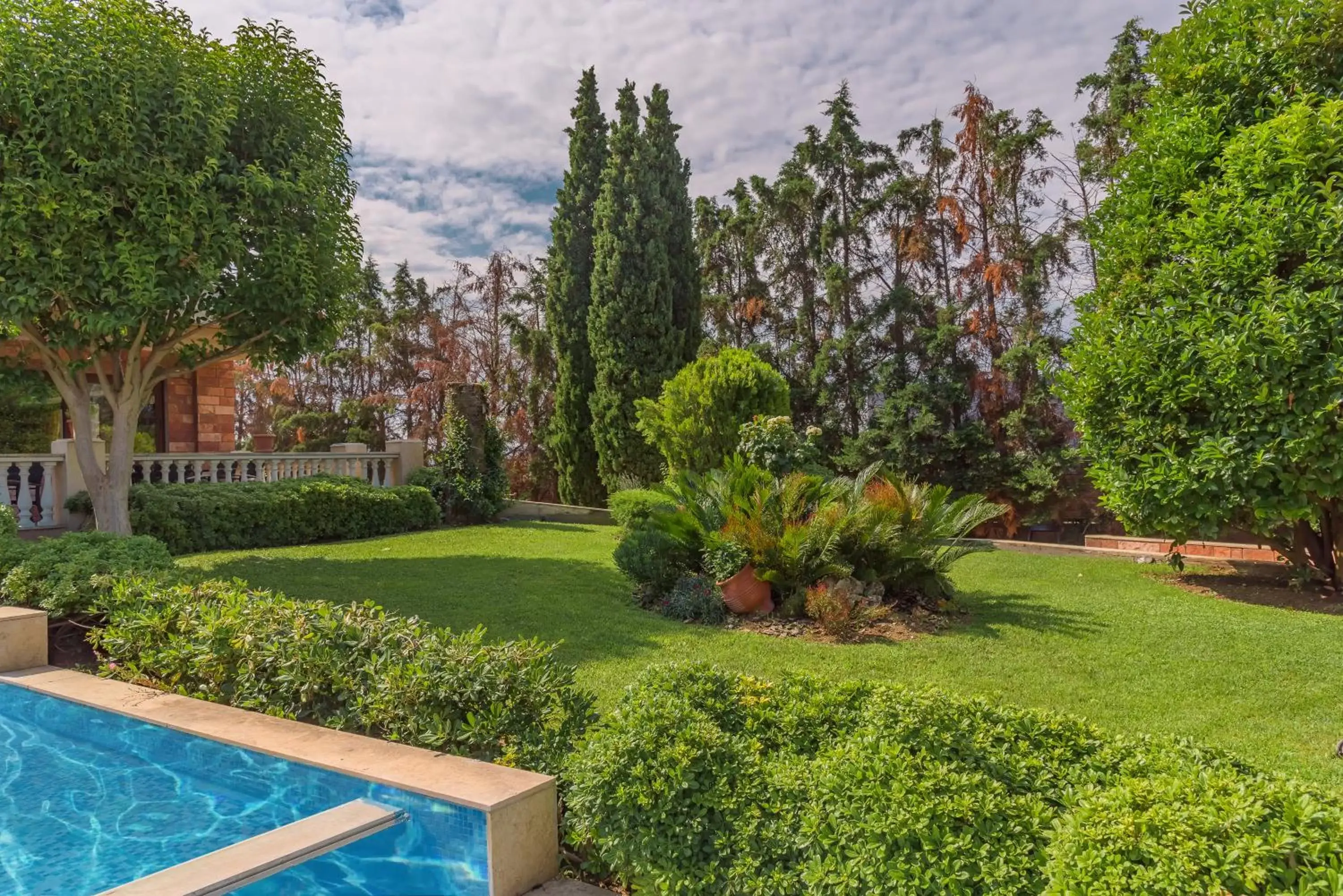 Garden, Swimming Pool in Avalon Airport Hotel Thessaloniki