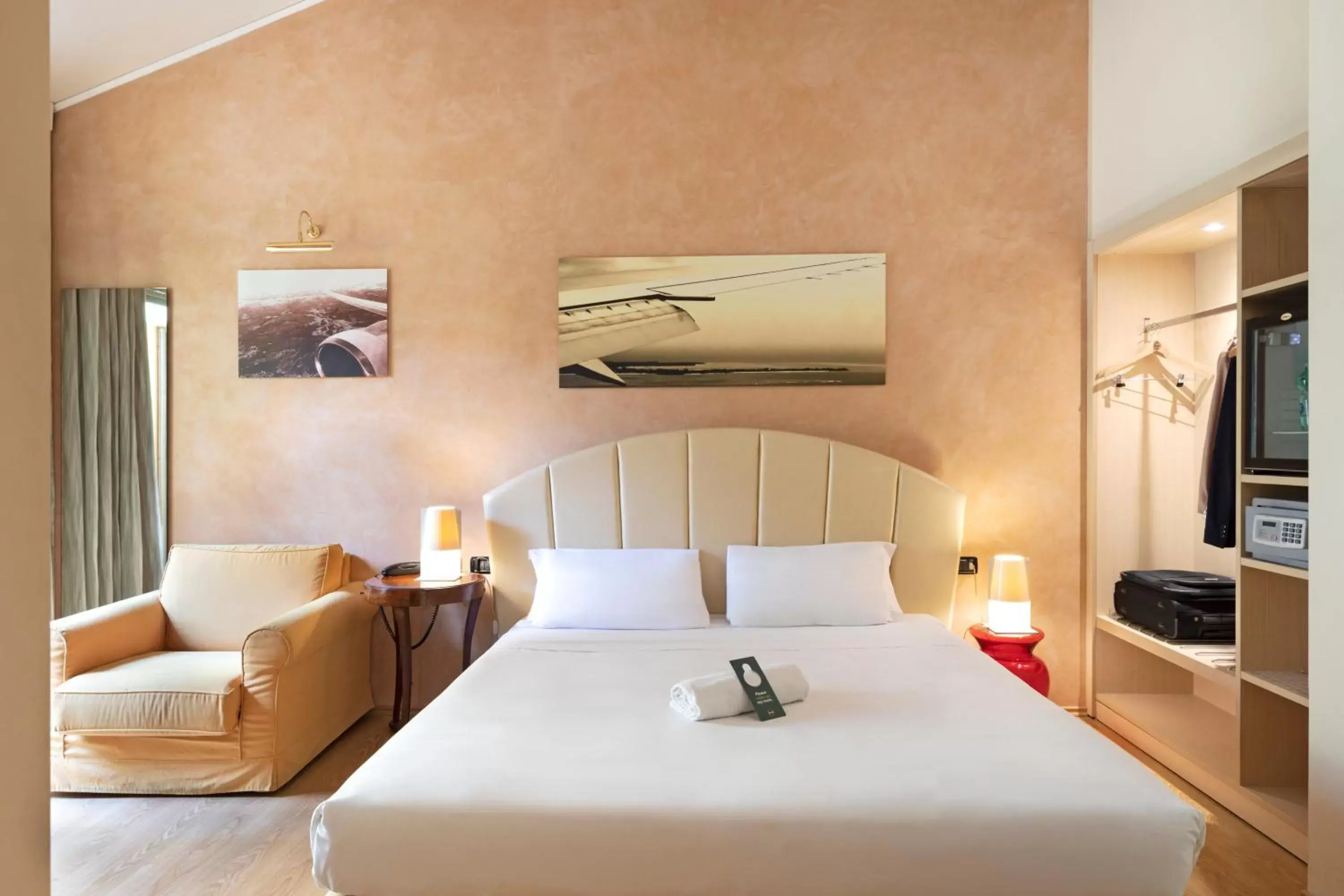 Bedroom, Bed in B&B Hotel Malpensa Lago Maggiore